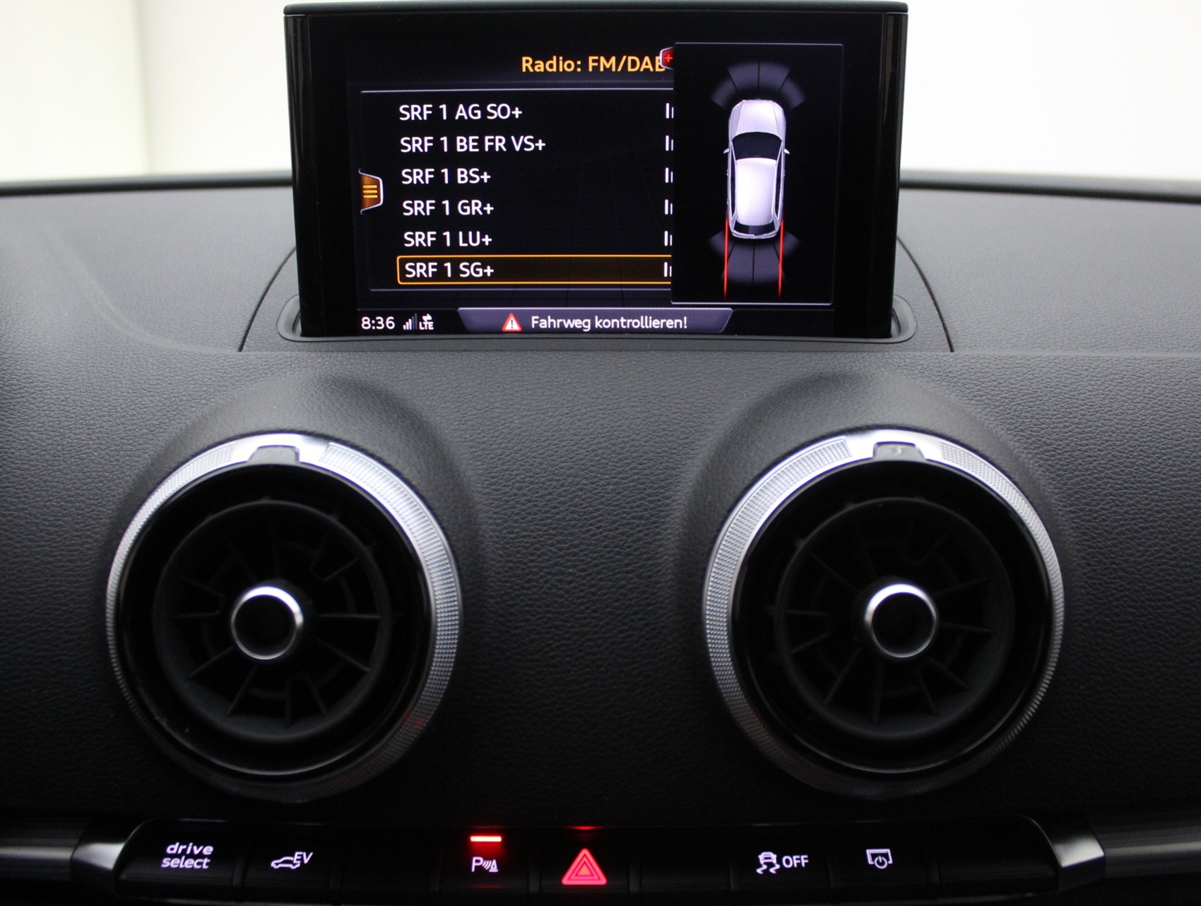 AUDI A3 Sportback 40 e-tron S line S-Tronic-image-17