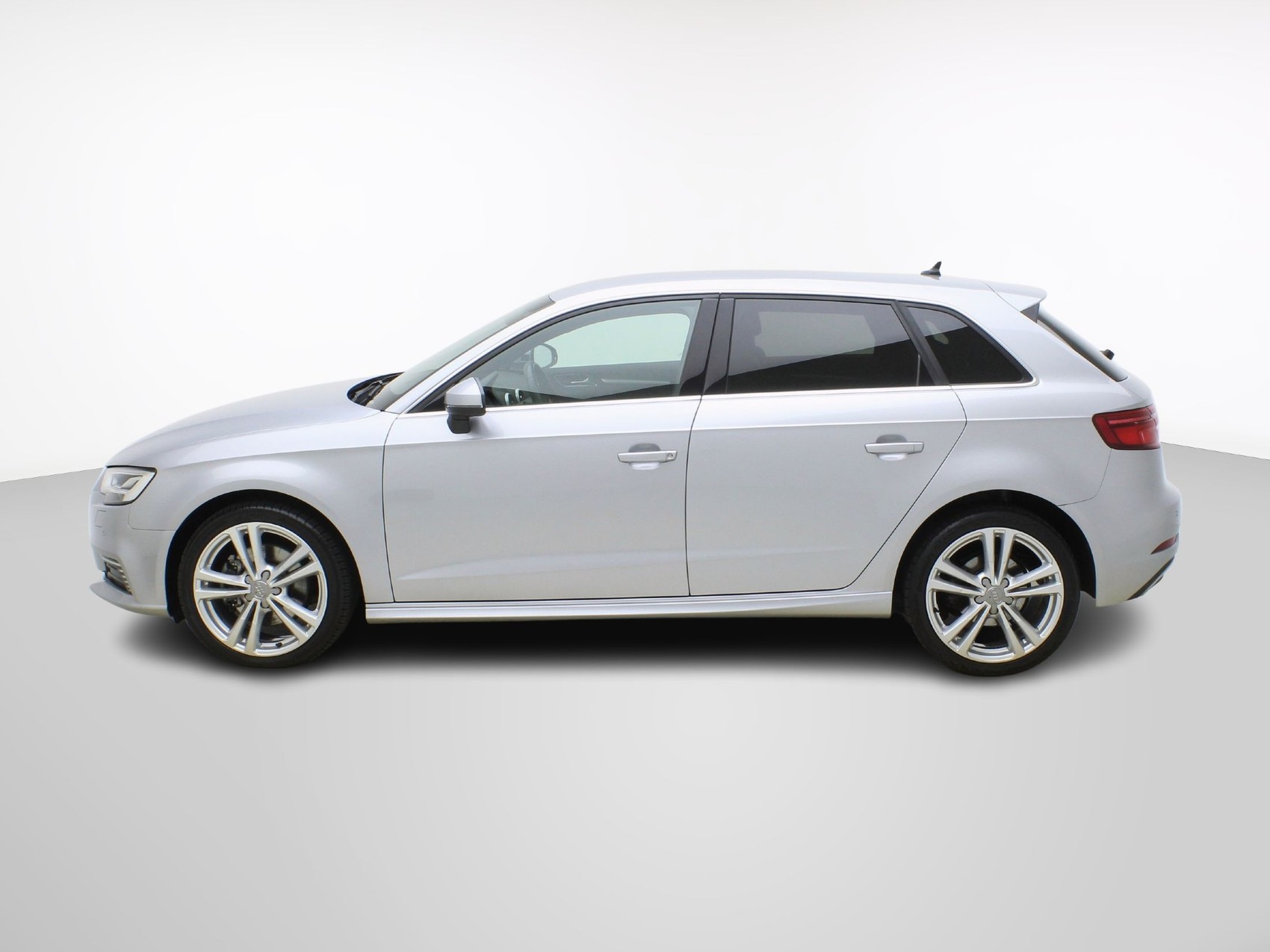 AUDI A3 Sportback 40 e-tron S line S-Tronic-image-2