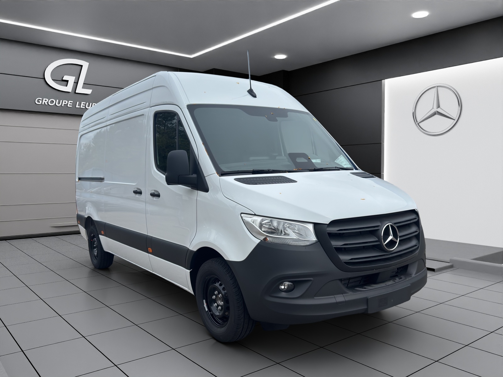 MERCEDES-BENZ Sprinter 317 CDI Standard 9G-TRONIC-image-0