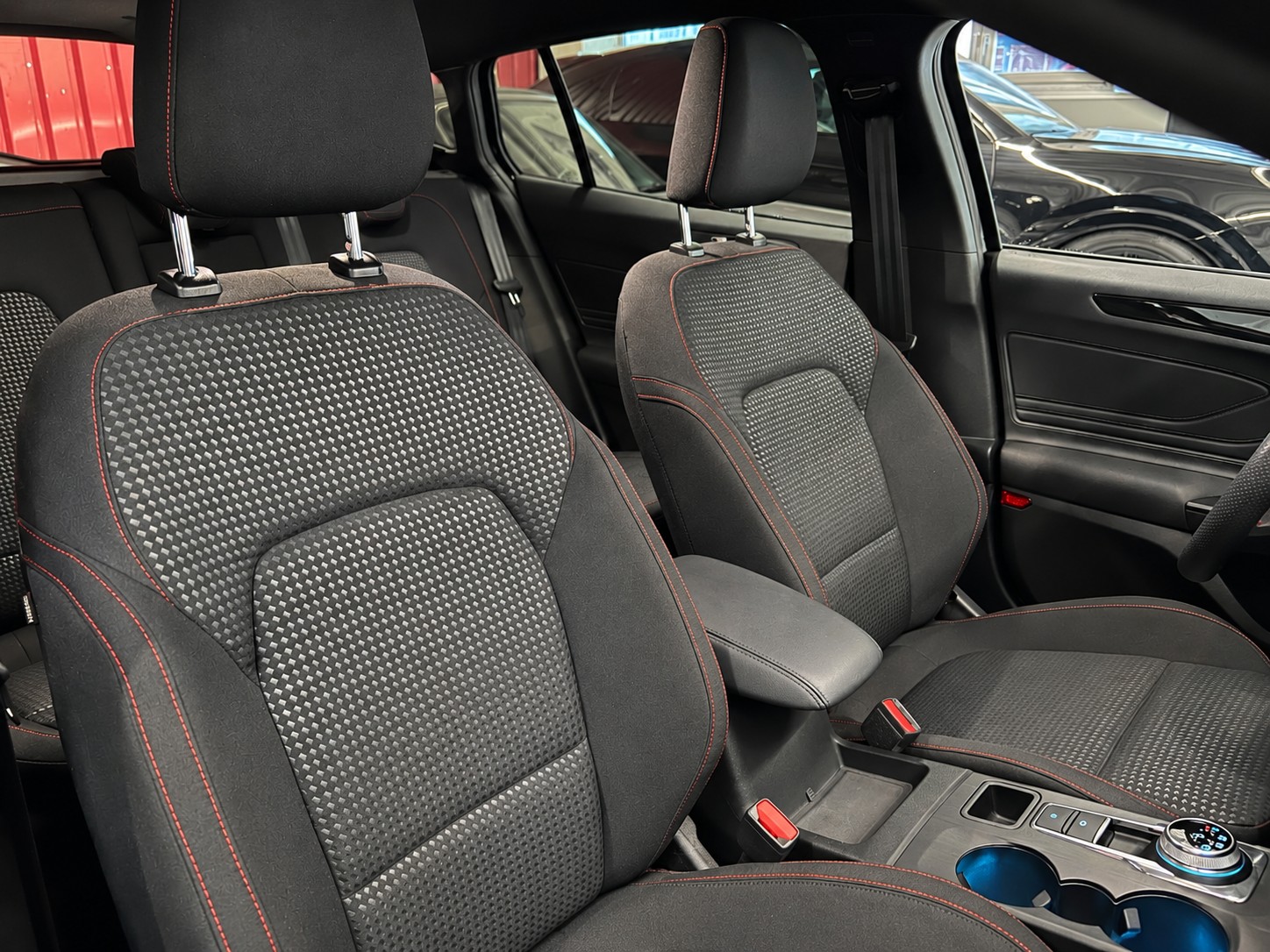 FORD Focus 1.5 EcoBlue TDCi ST-Line X Automatic-image-6