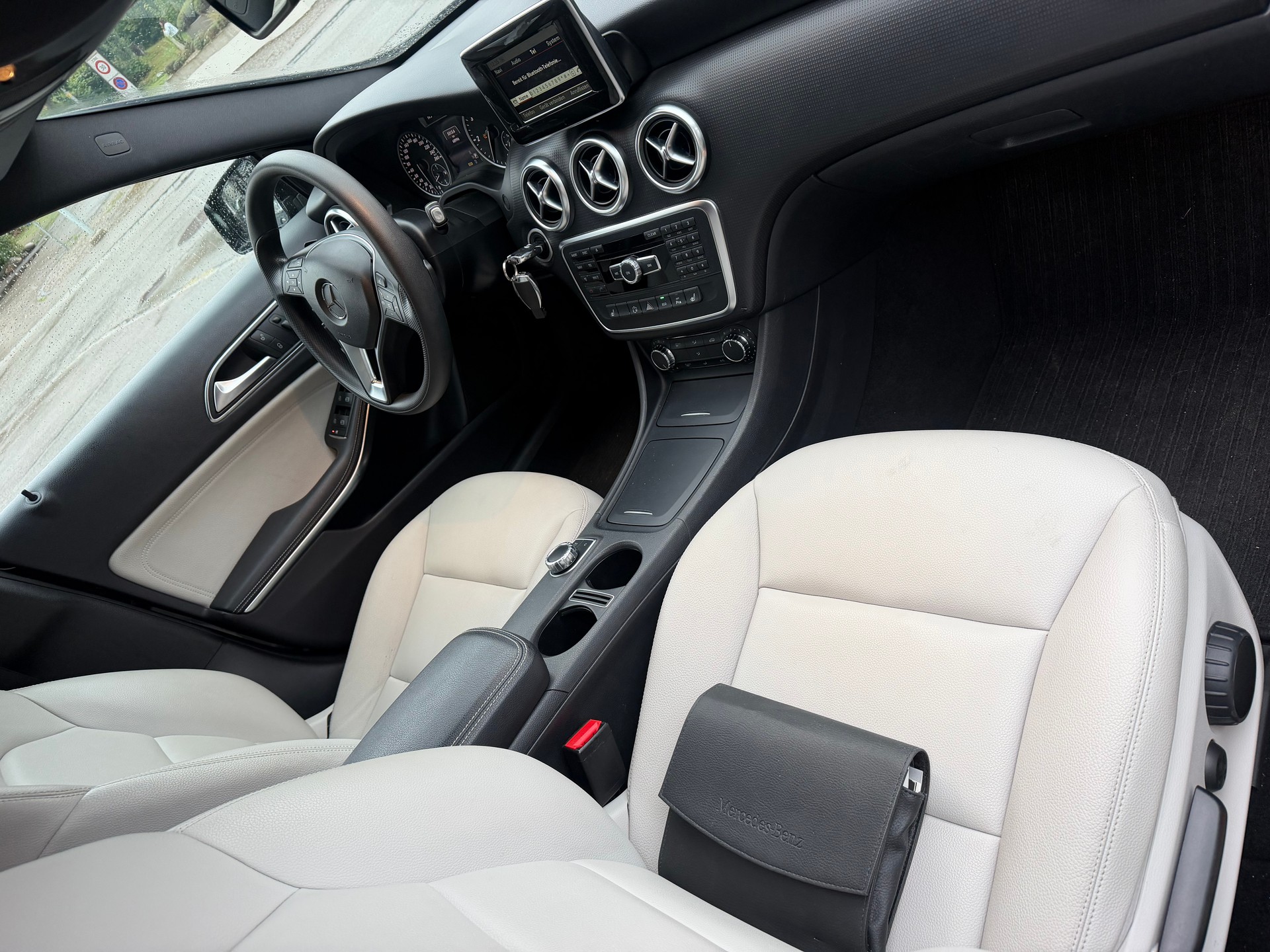 MERCEDES-BENZ A 200 CDI AMG Line 7G-DCT-image-2