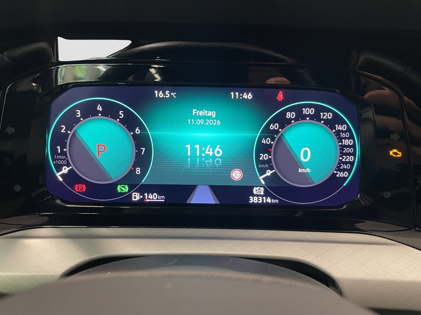 VW Golf Variant 1.0 eTSI mHEV Life DSG-image-11