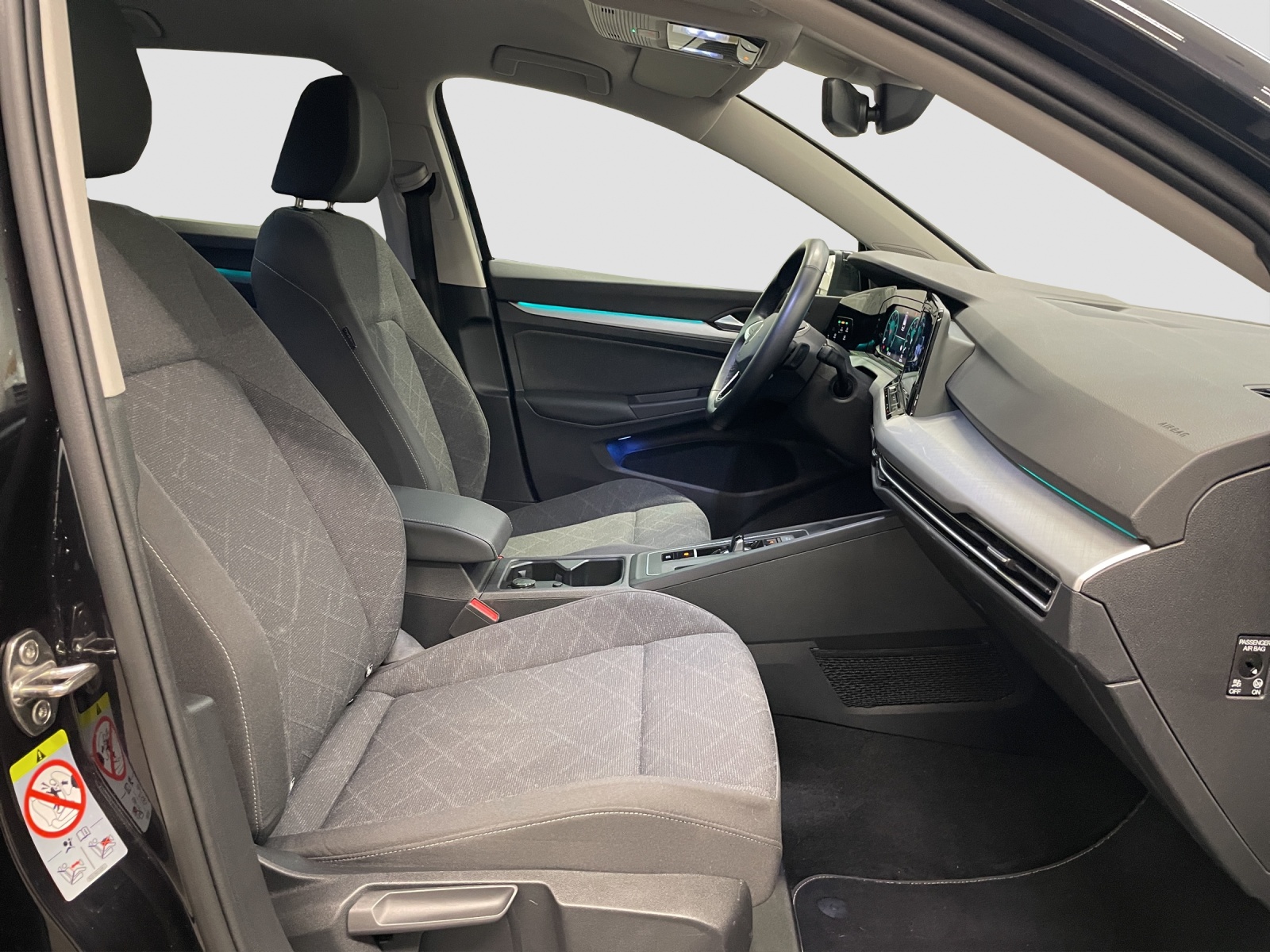 VW Golf Variant 1.0 eTSI mHEV Life DSG-image-13