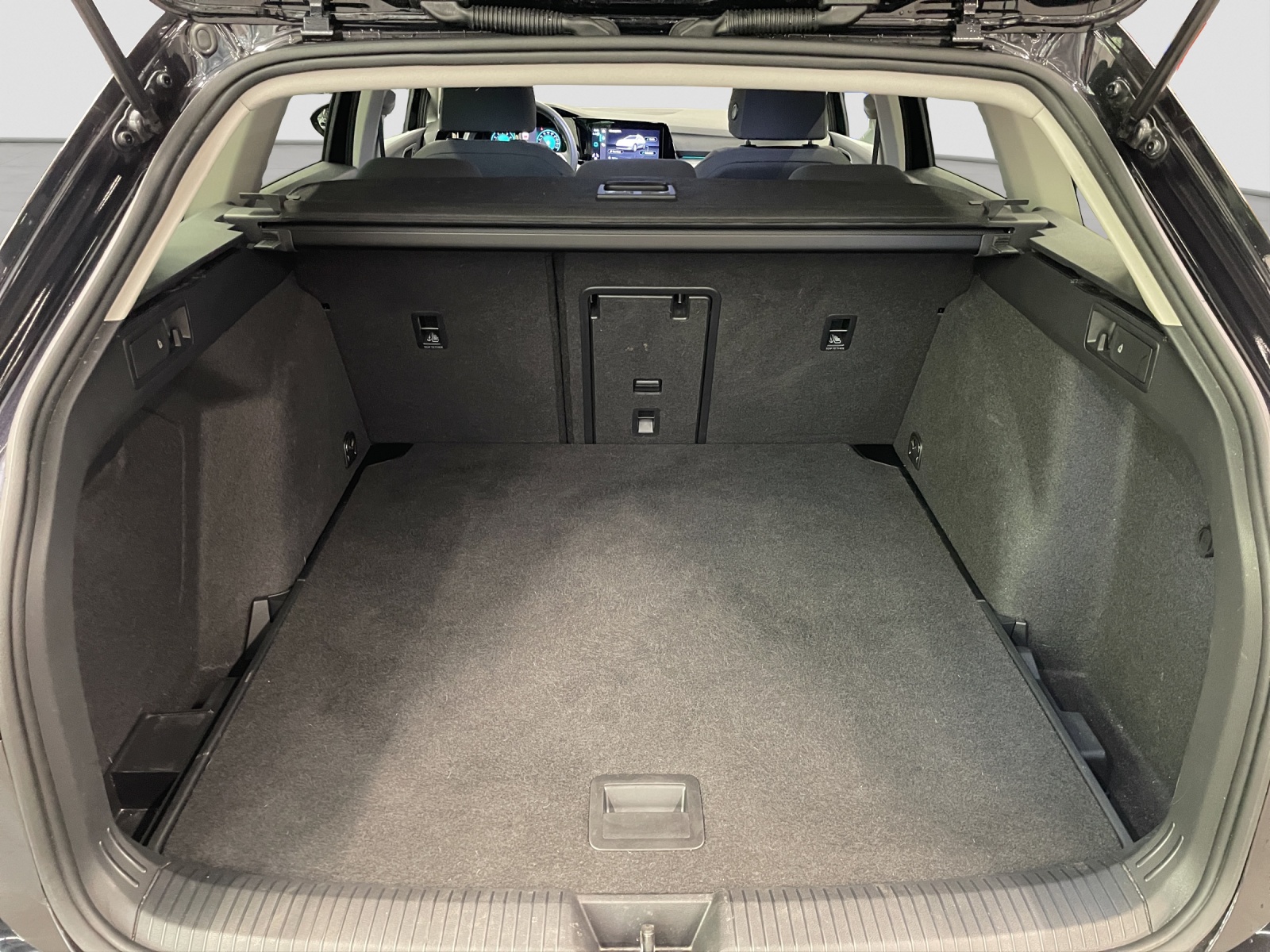 VW Golf Variant 1.0 eTSI mHEV Life DSG-image-14