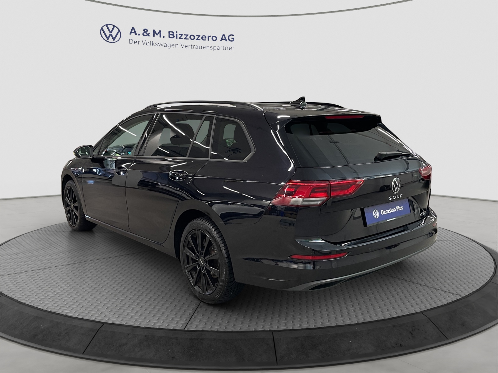 VW Golf Variant 1.0 eTSI mHEV Life DSG-image-2