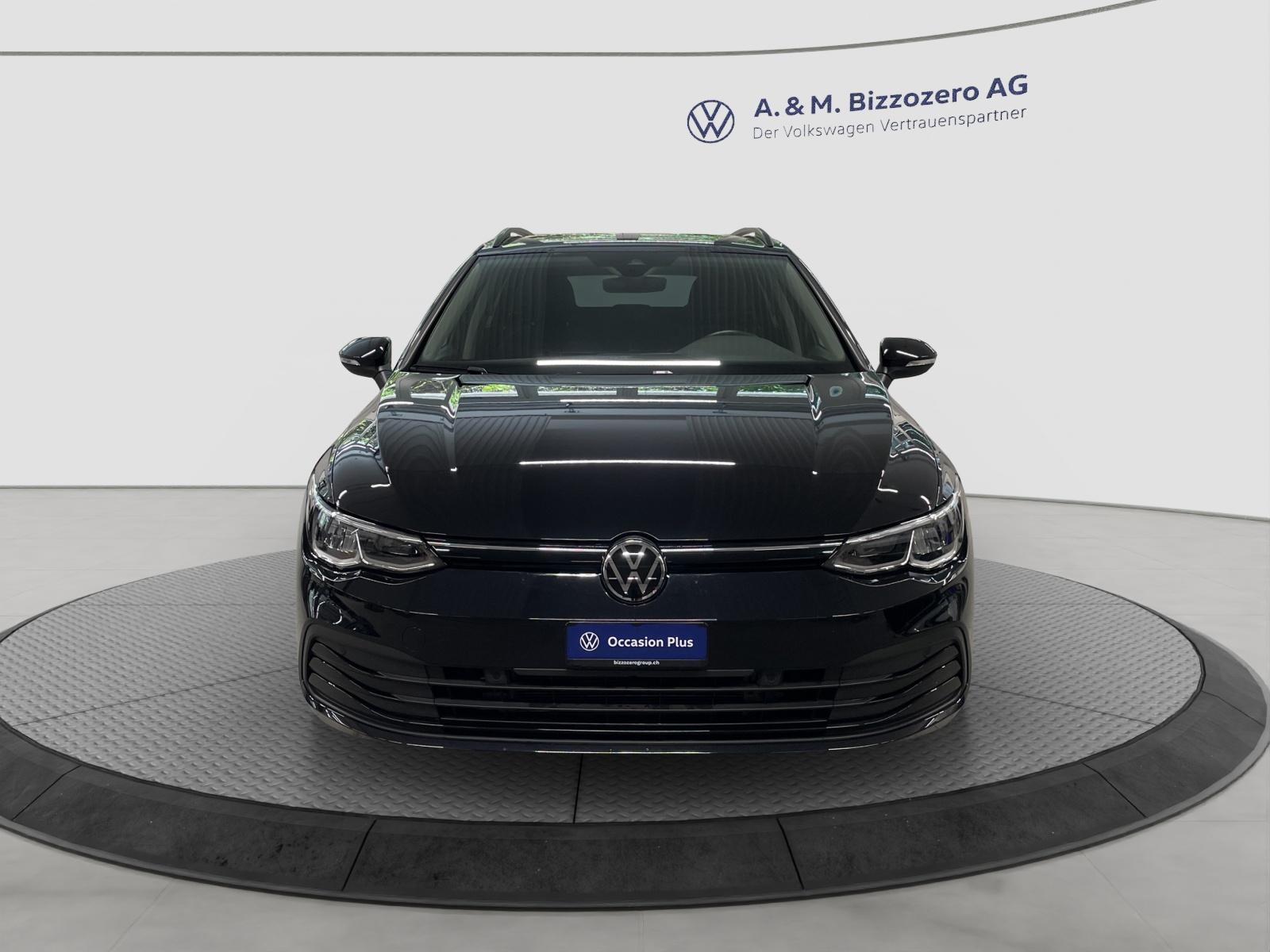 VW Golf Variant 1.0 eTSI mHEV Life DSG-image-7