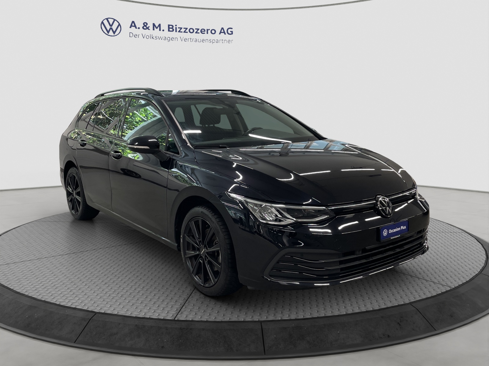 VW Golf Variant 1.0 eTSI mHEV Life DSG-image-6