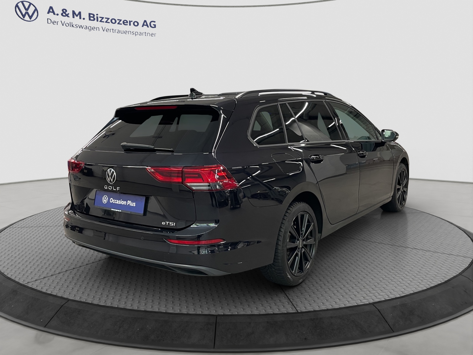 VW Golf Variant 1.0 eTSI mHEV Life DSG-image-4