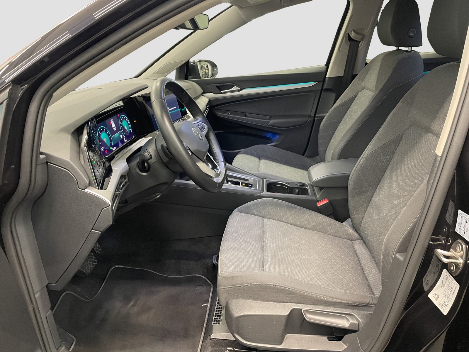 VW Golf Variant 1.0 eTSI mHEV Life DSG-image-8