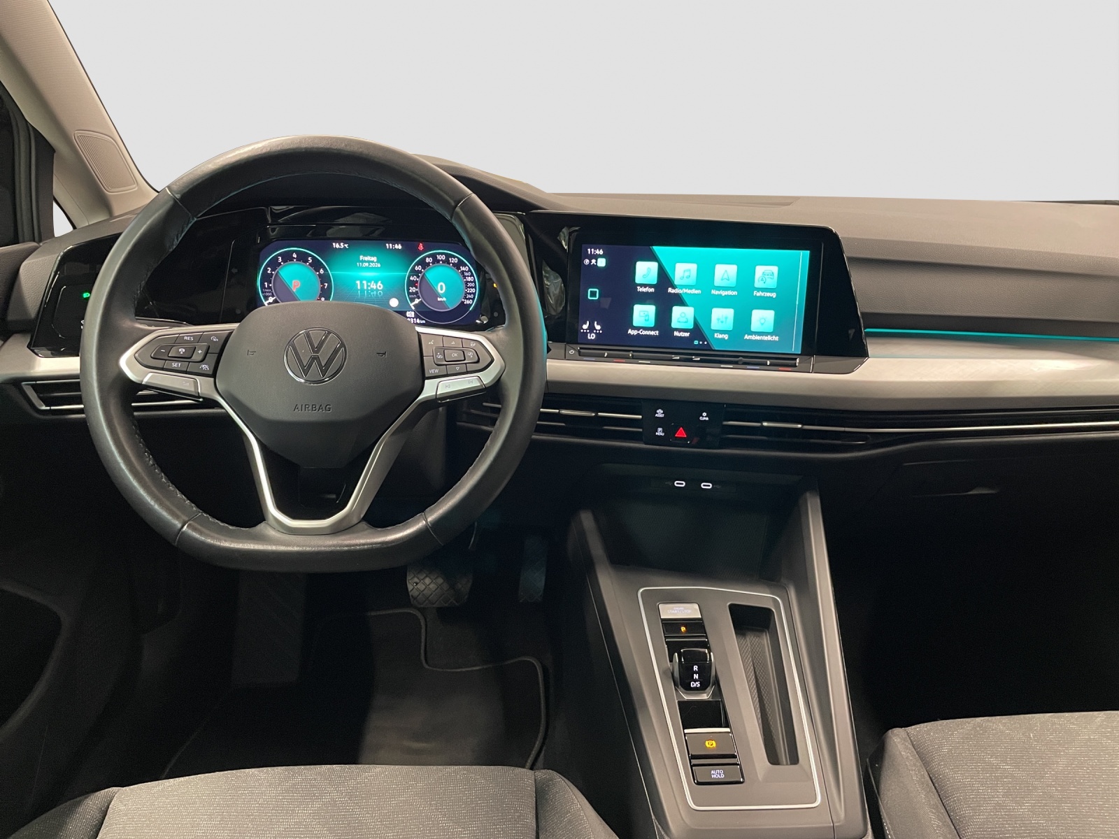 VW Golf Variant 1.0 eTSI mHEV Life DSG-image-10