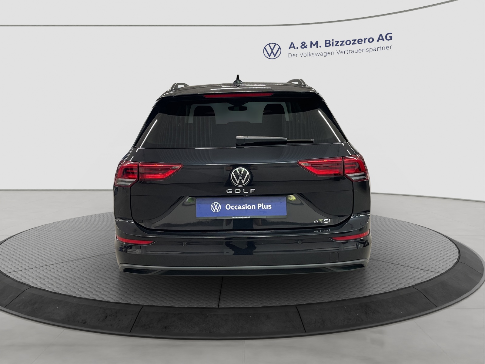 VW Golf Variant 1.0 eTSI mHEV Life DSG-image-3