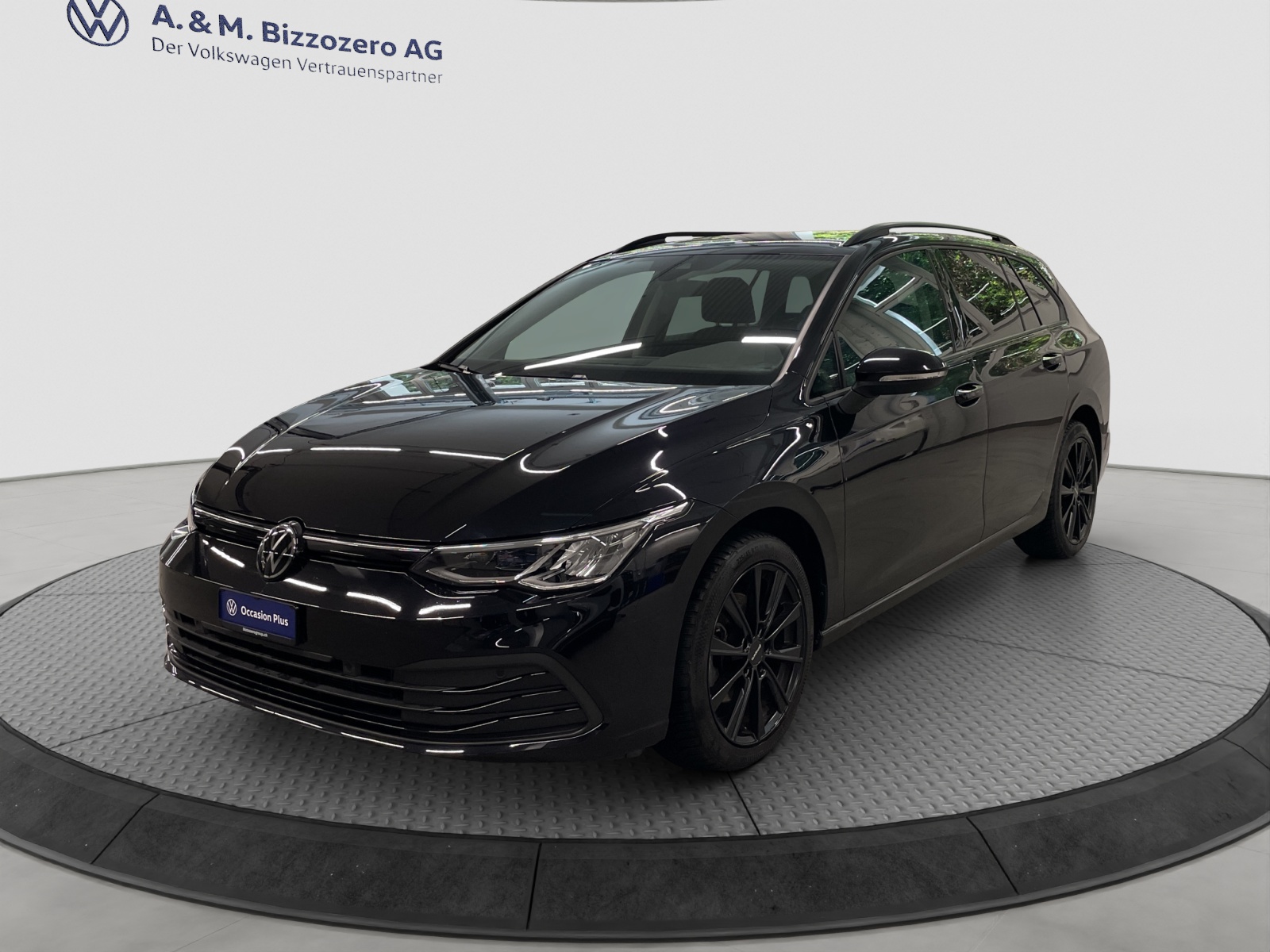 VW Golf Variant 1.0 eTSI mHEV Life DSG-image-0