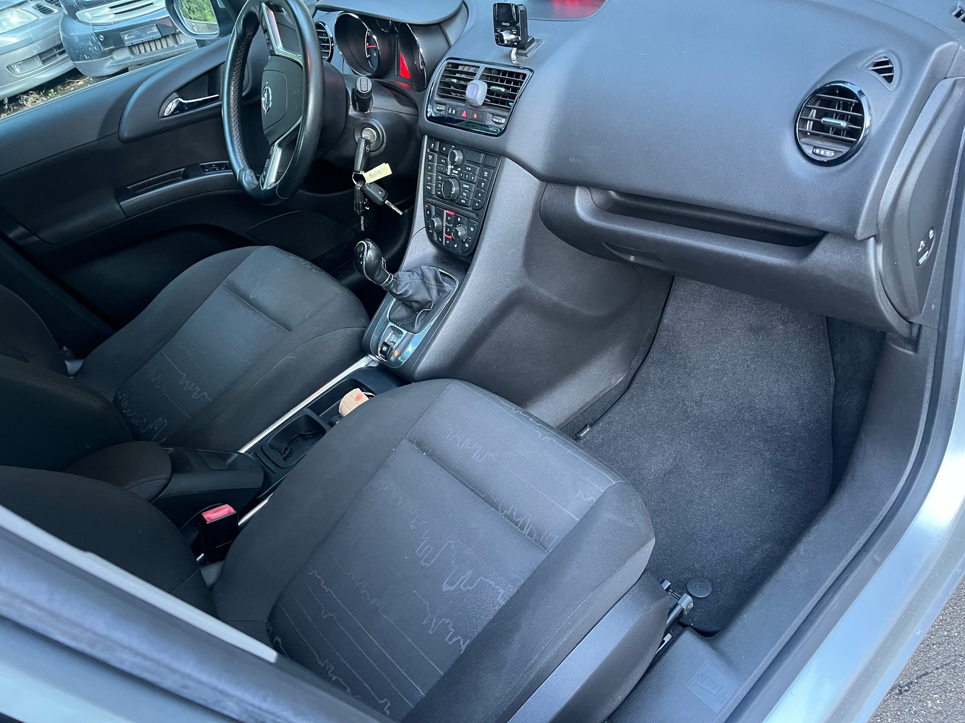OPEL Meriva 1.4 Turbo Cosmo-image-12