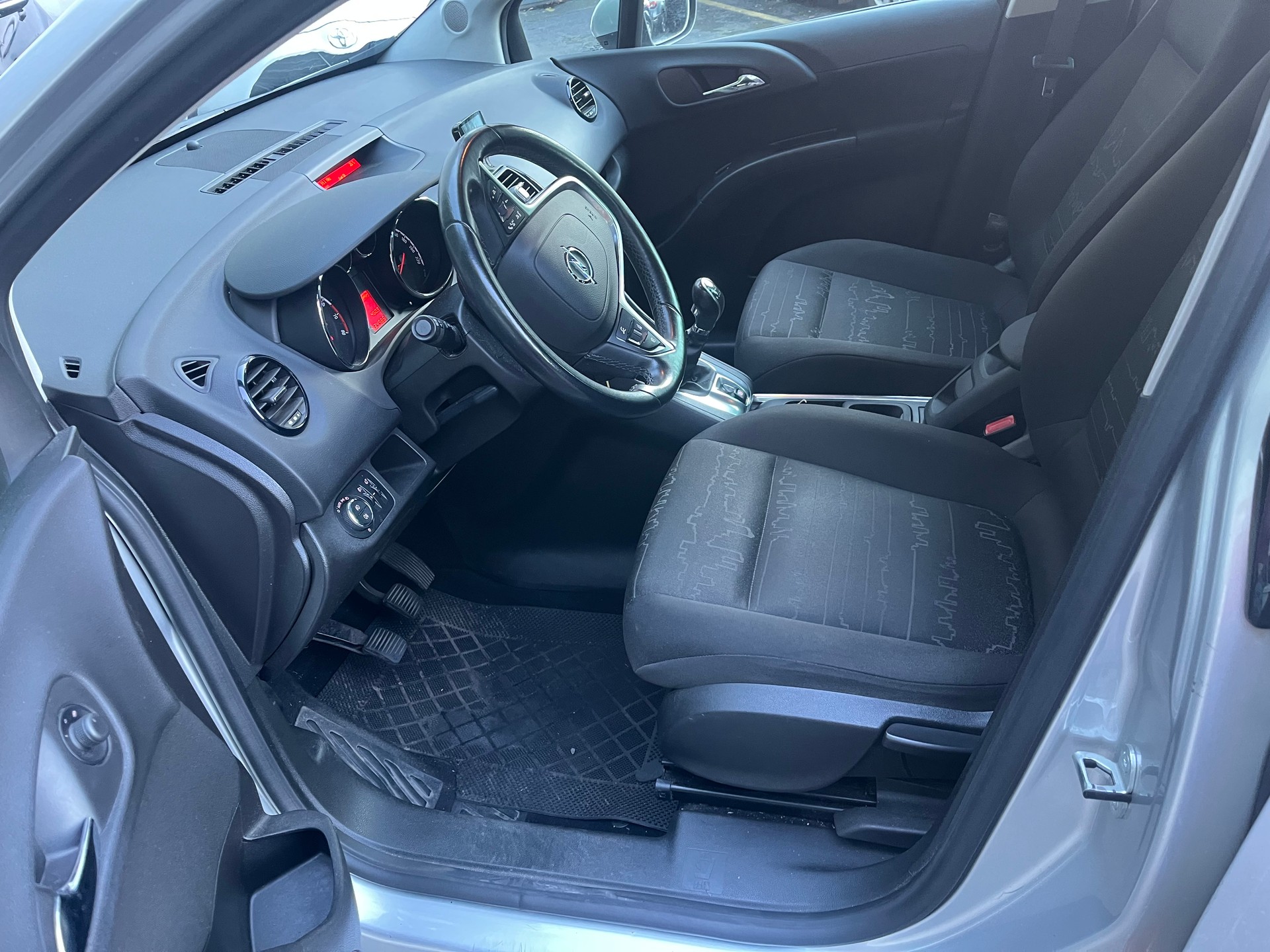 OPEL Meriva 1.4 Turbo Cosmo-image-9