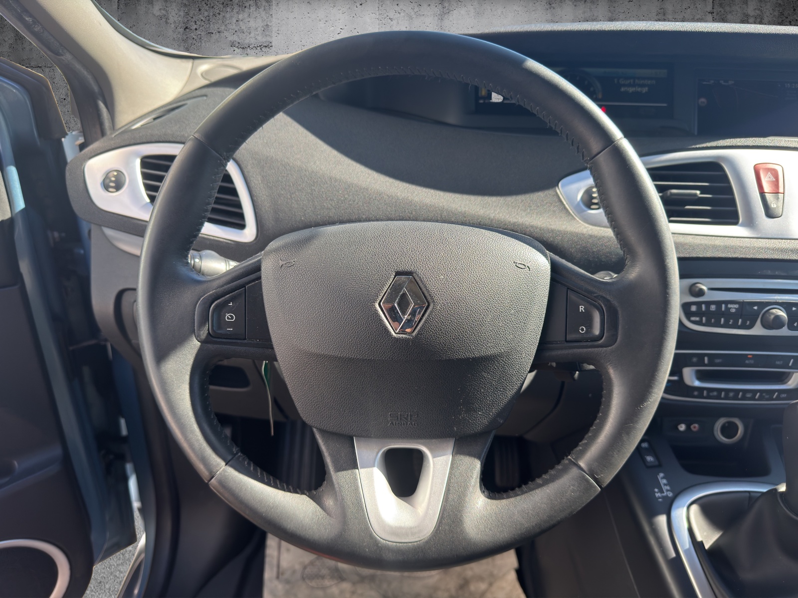 RENAULT Scénic 2.0 16V Dynamique X-Tronic CVT-image-12