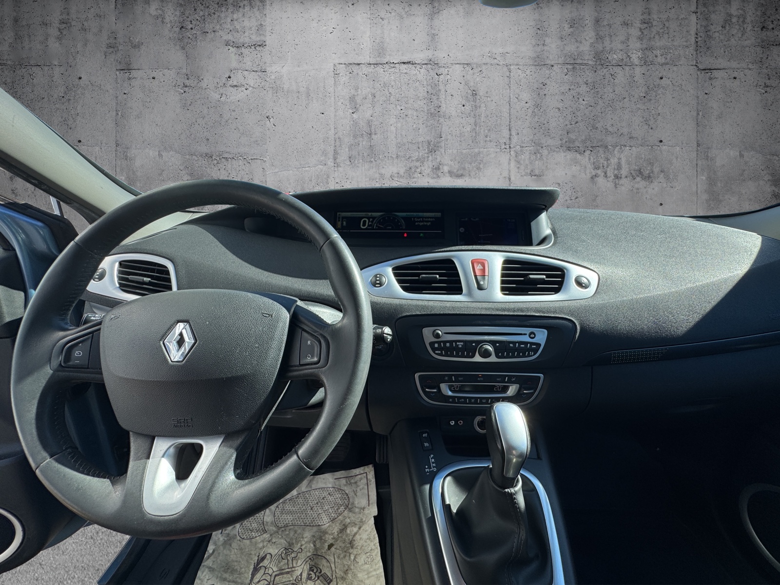 RENAULT Scénic 2.0 16V Dynamique X-Tronic CVT-image-13