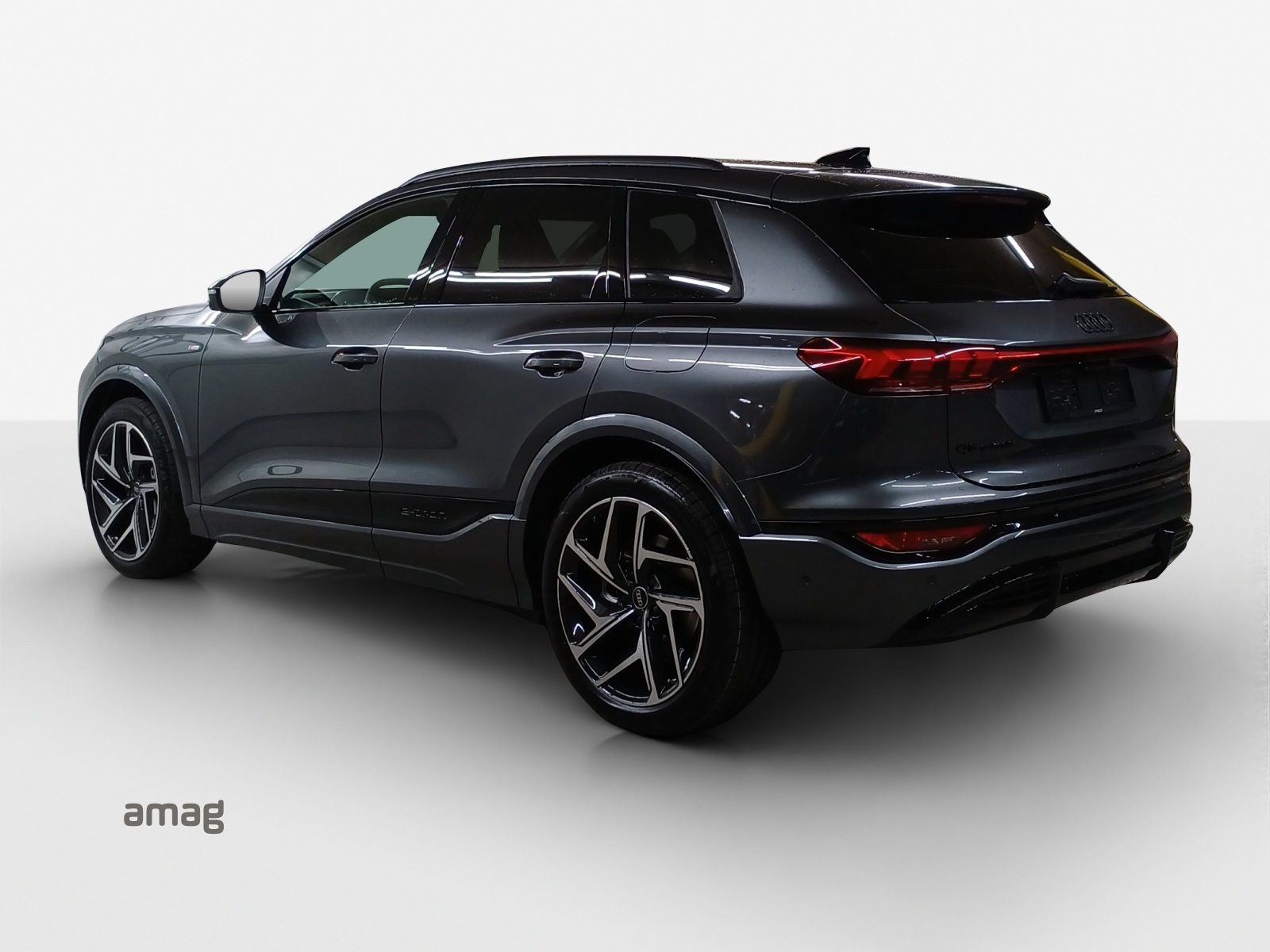 AUDI Q6 e-tron quattro-image-2