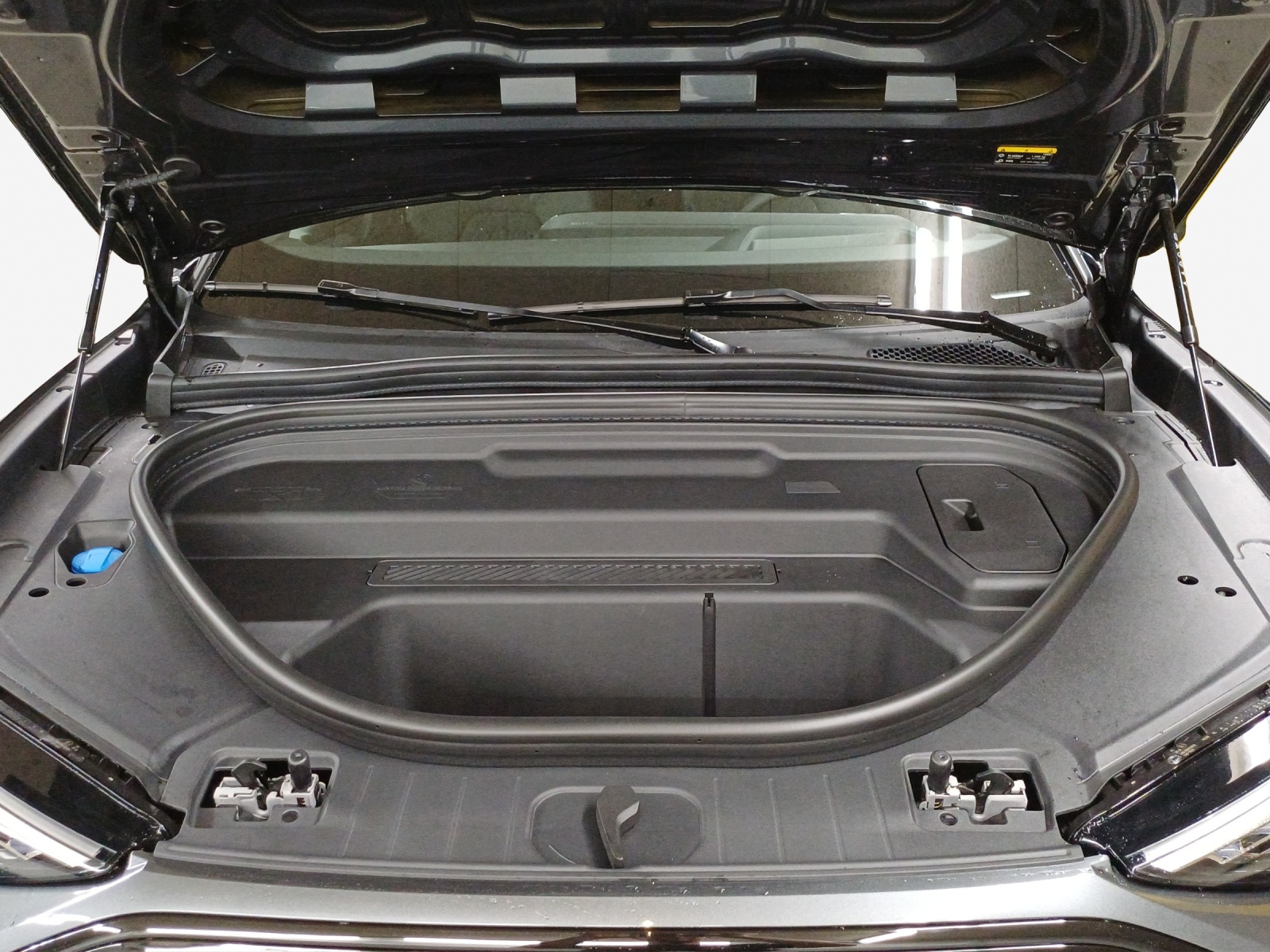 AUDI Q6 e-tron quattro-image-13