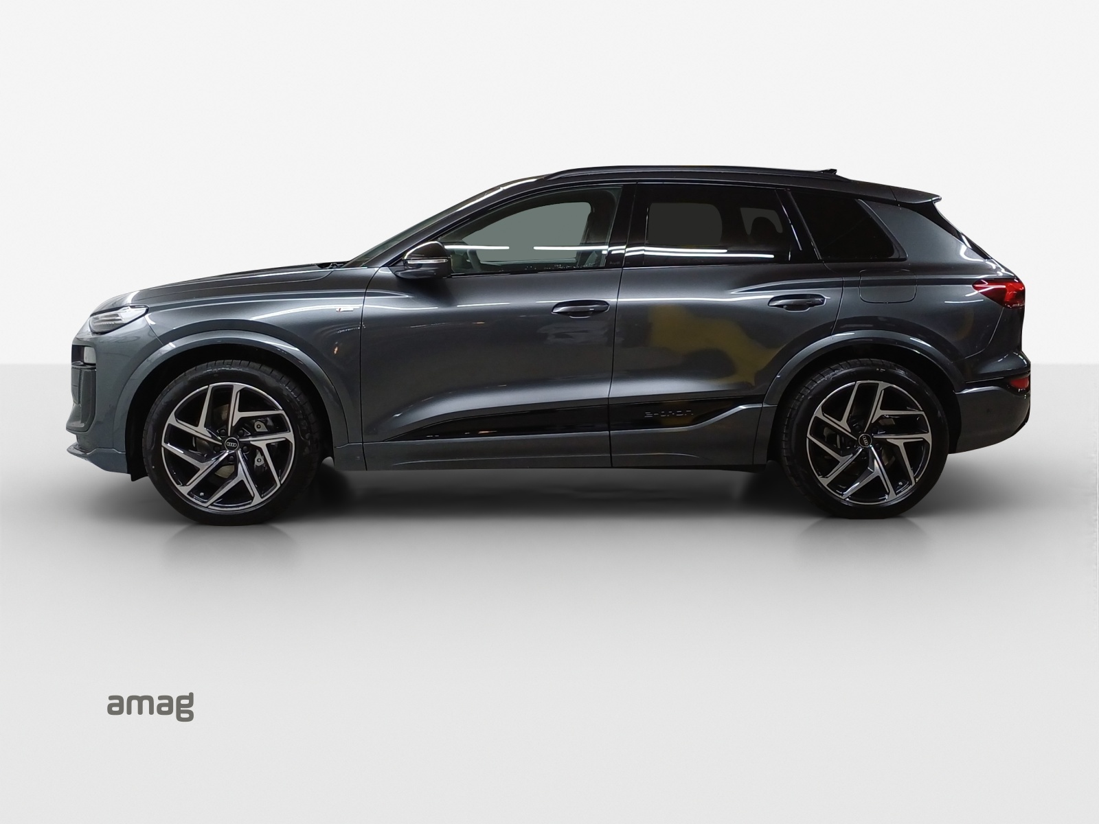 AUDI Q6 e-tron quattro-image-1