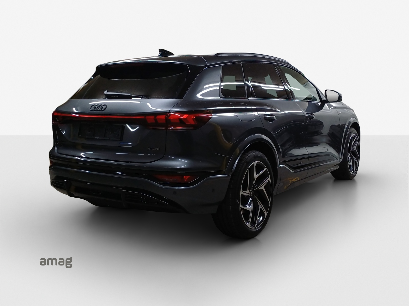 AUDI Q6 e-tron quattro-image-4