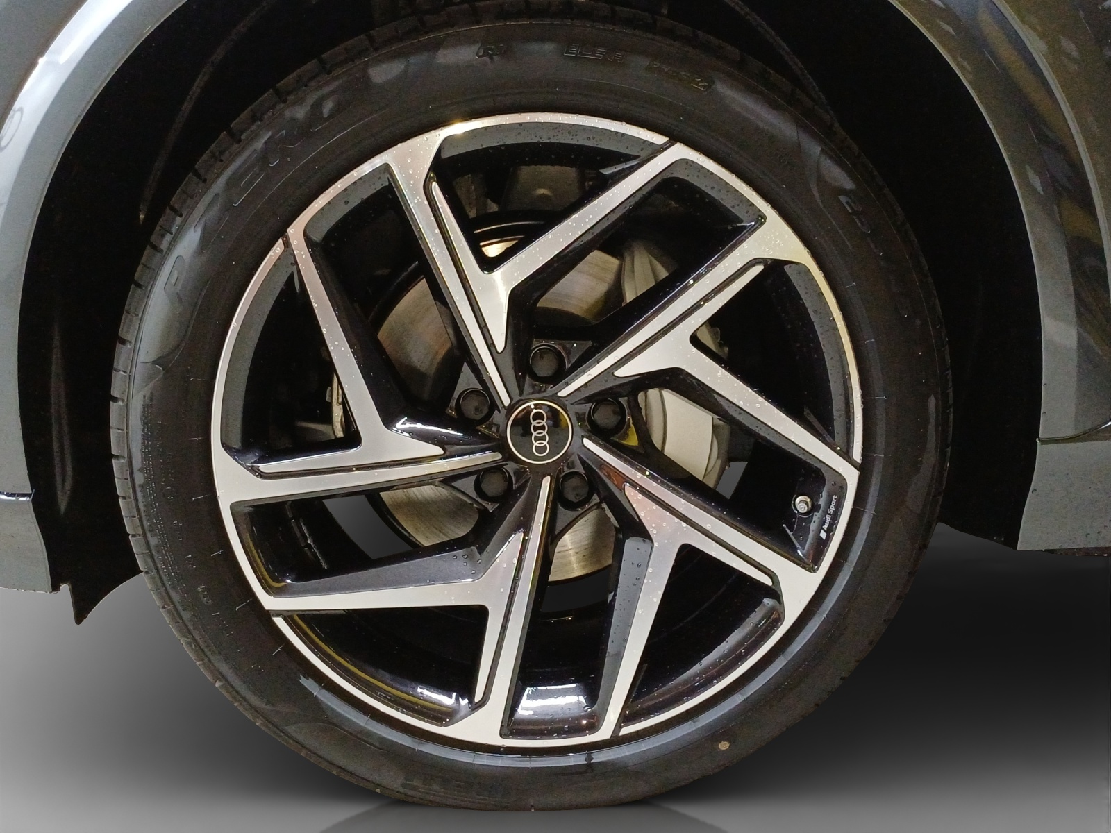 AUDI Q6 e-tron quattro-image-15
