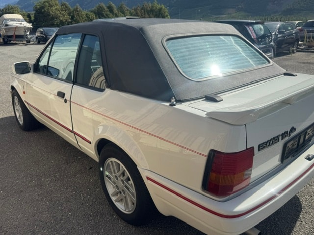 FORD Escort 1600i Ghia-image-10
