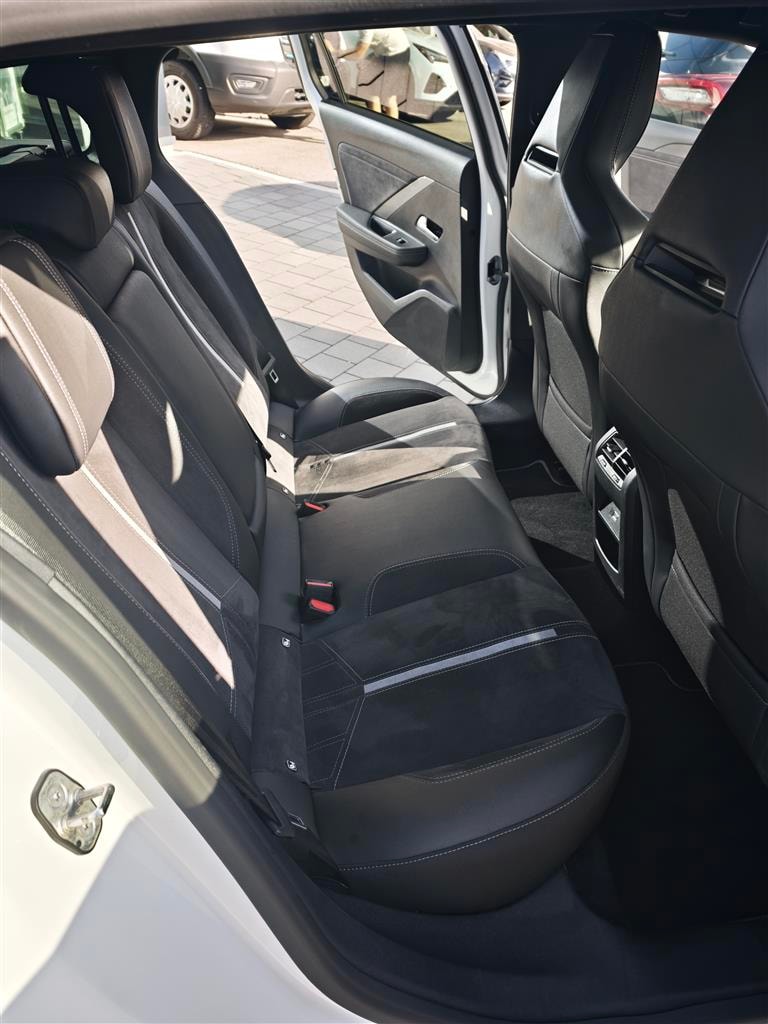 OPEL Astra Sports Tourer 1.6 T PHEV 225 GSe-image-9
