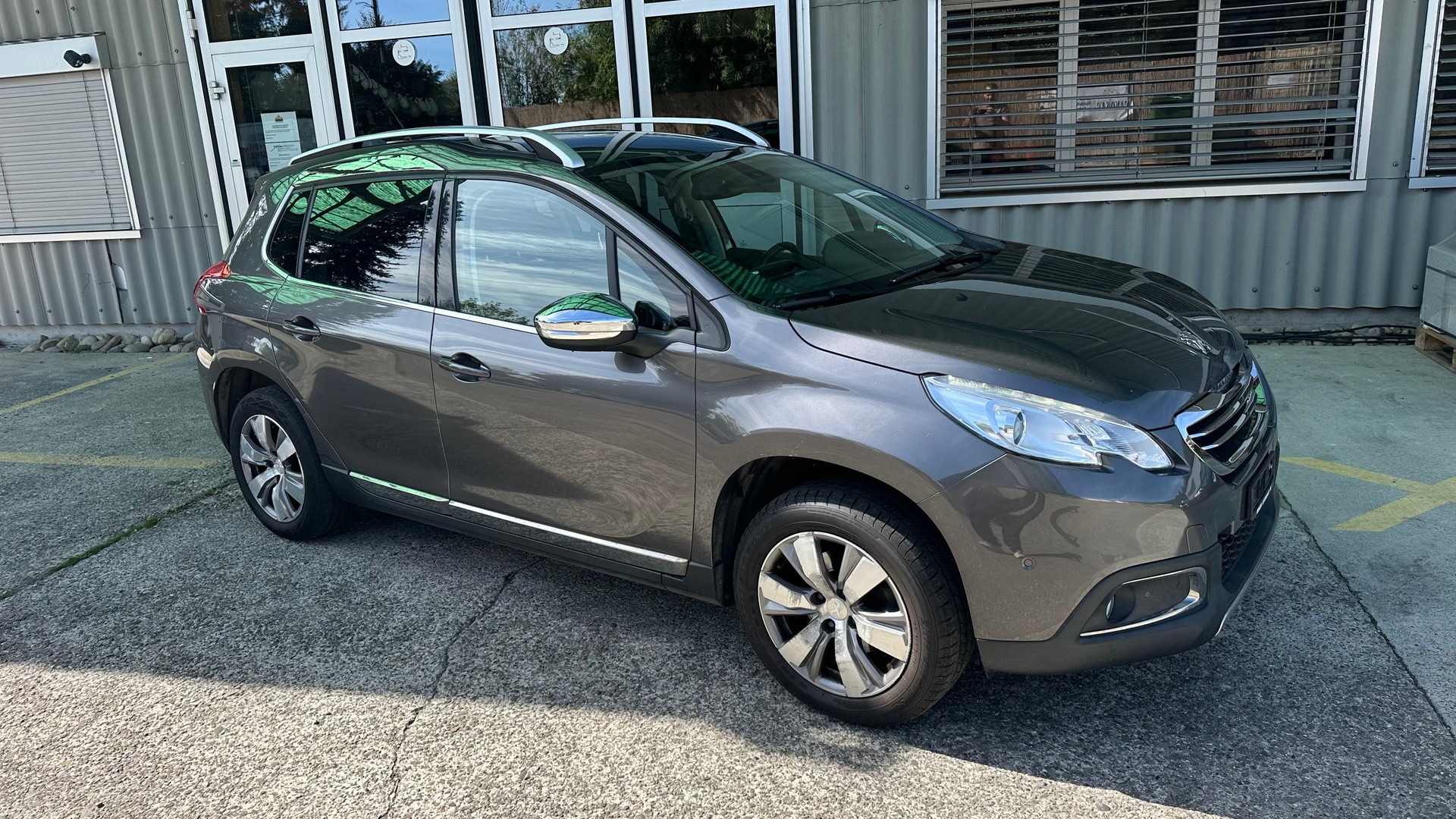PEUGEOT 2008 1.2 PureTech Allure-image-3