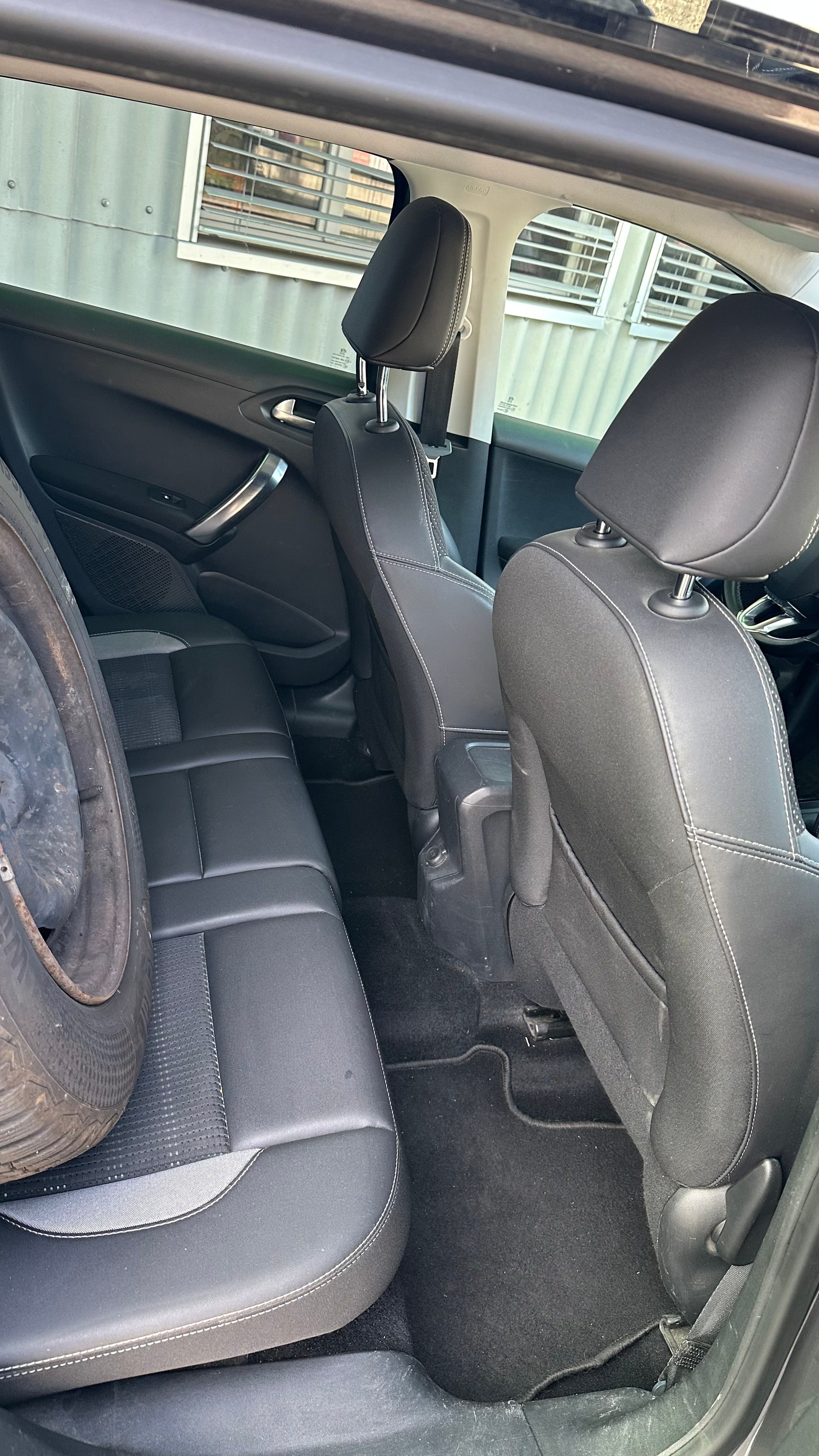 PEUGEOT 2008 1.2 PureTech Allure-image-9