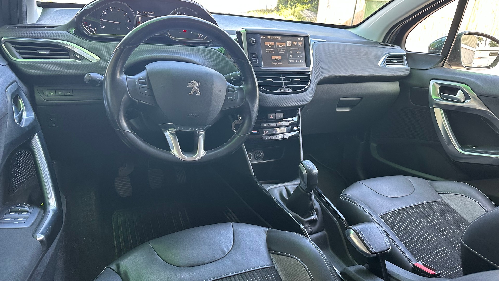 PEUGEOT 2008 1.2 PureTech Allure-image-11