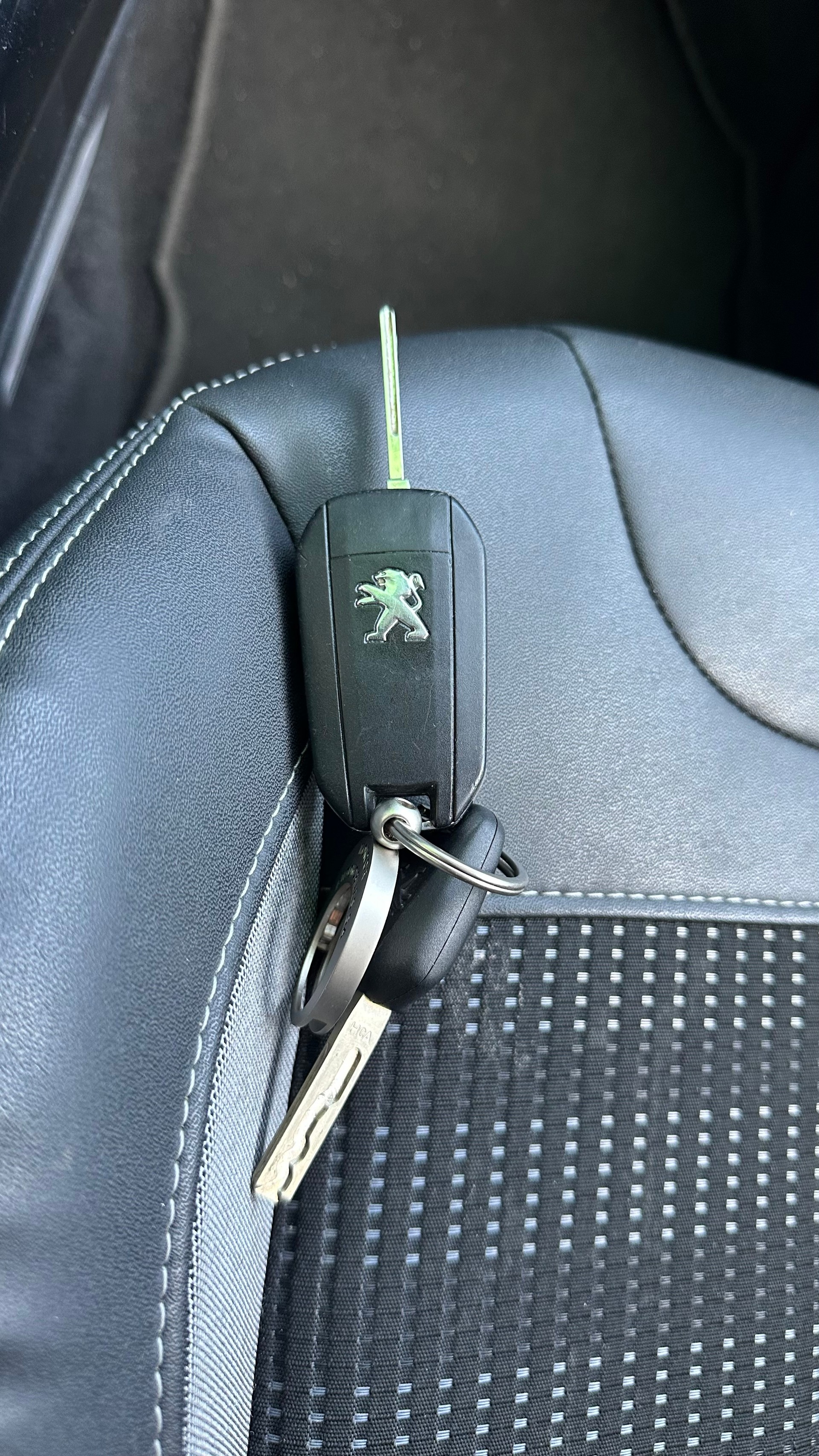 PEUGEOT 2008 1.2 PureTech Allure-image-10