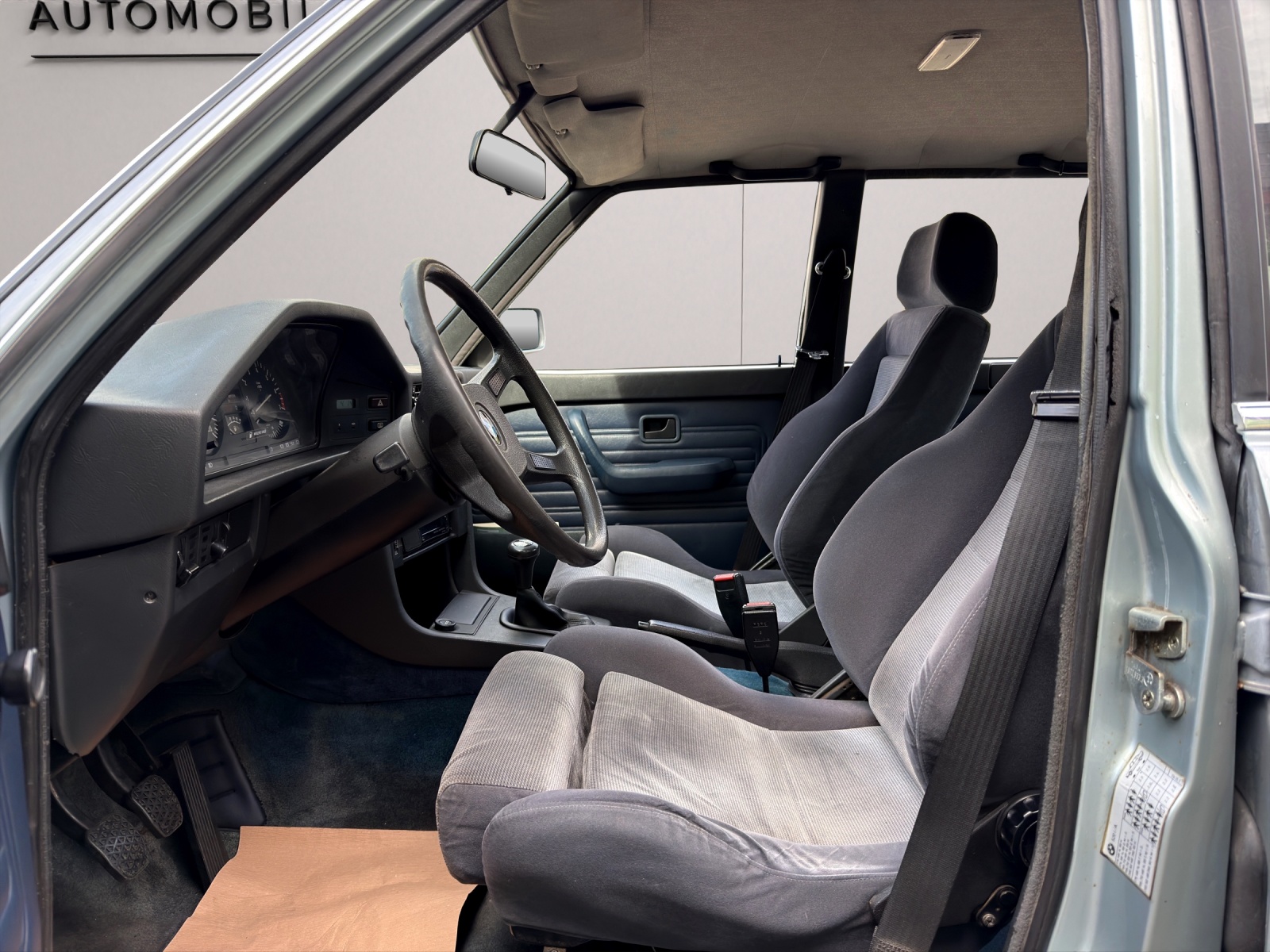 BMW BMW 520i E28-image-13
