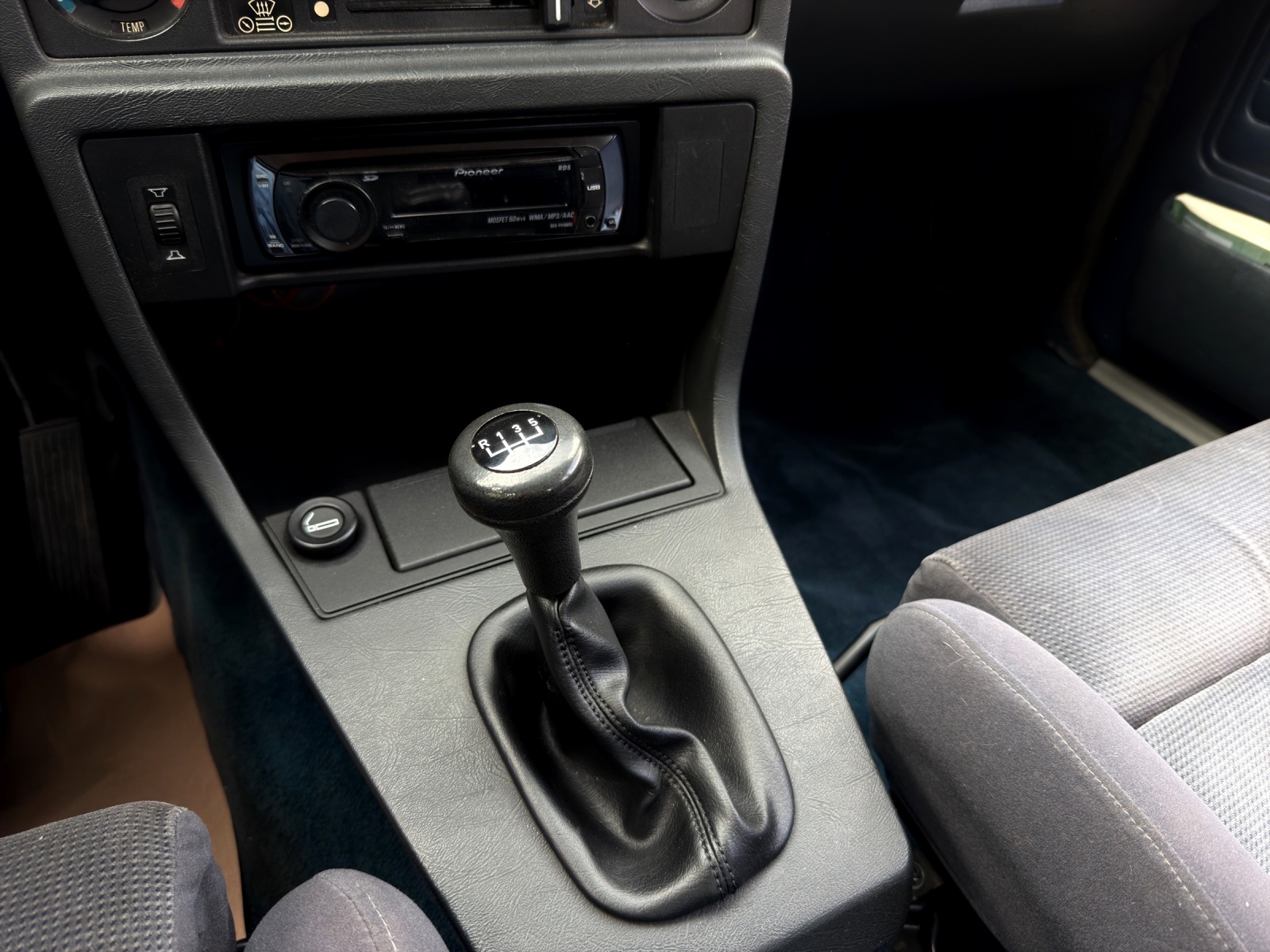 BMW BMW 520i E28-image-12