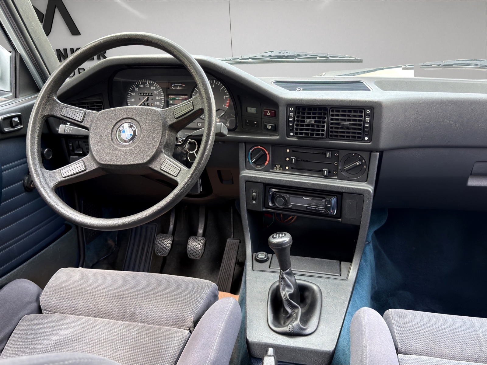 BMW BMW 520i E28-image-9