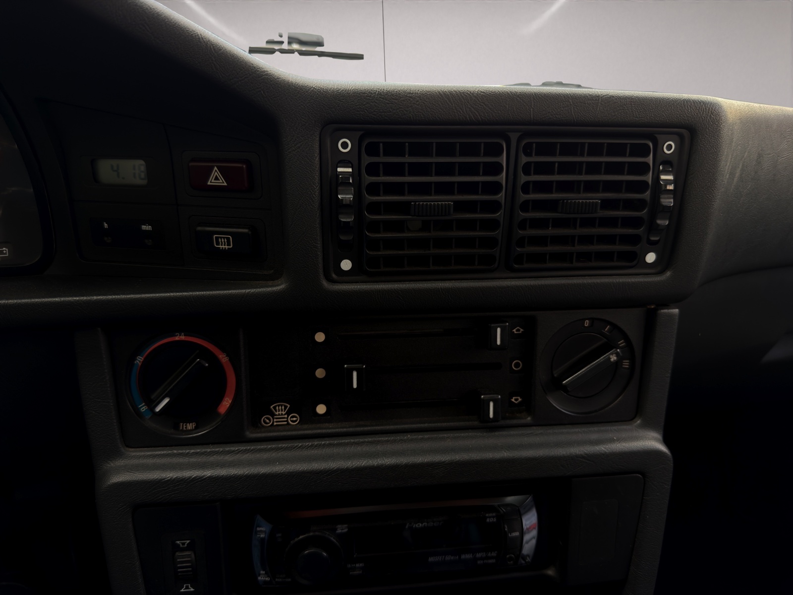 BMW BMW 520i E28-image-18