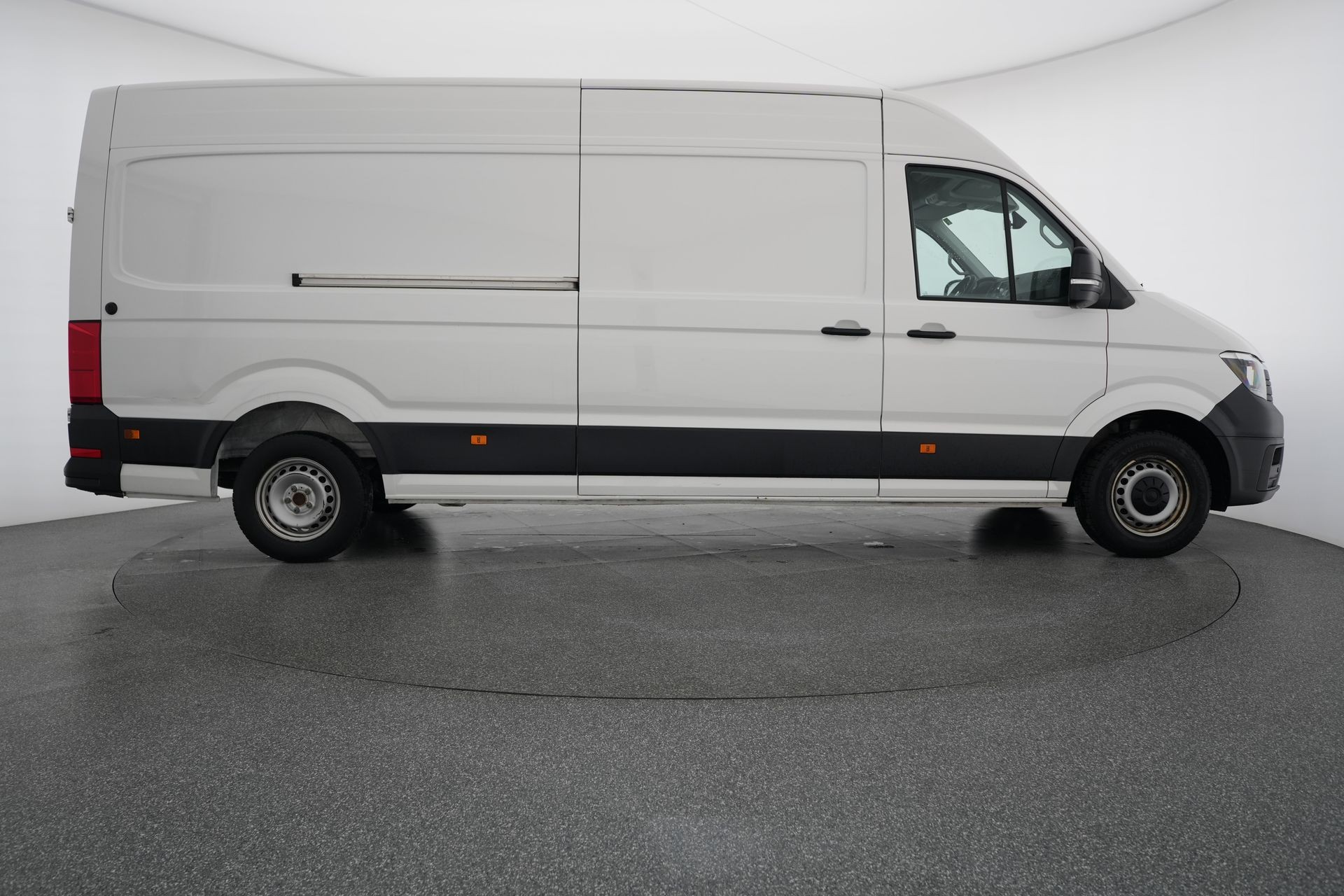 VW Crafter 35 2.0 TDI L4-image-4