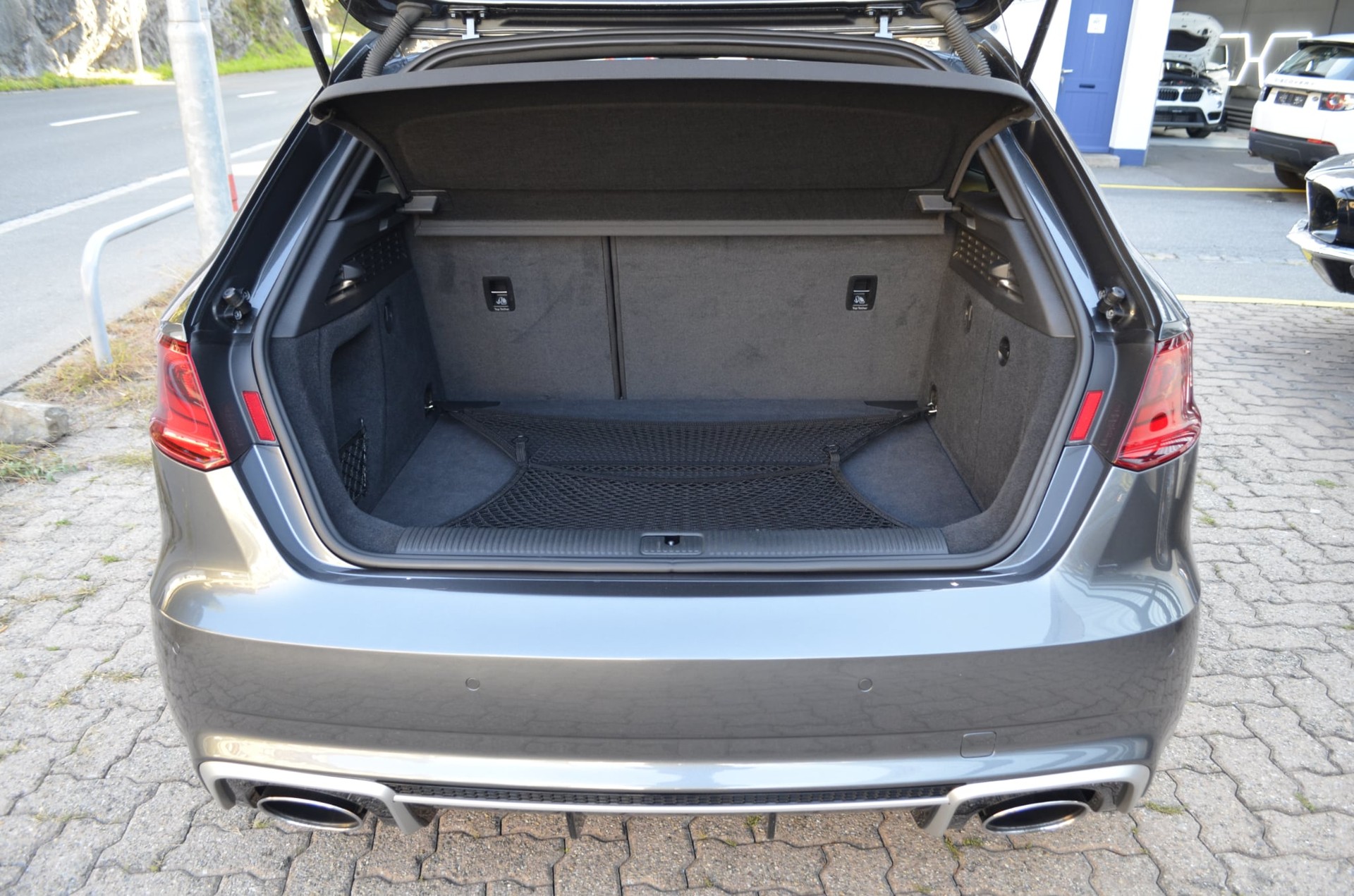 AUDI RS3 2.5 TSI quattro S-tronic-image-9