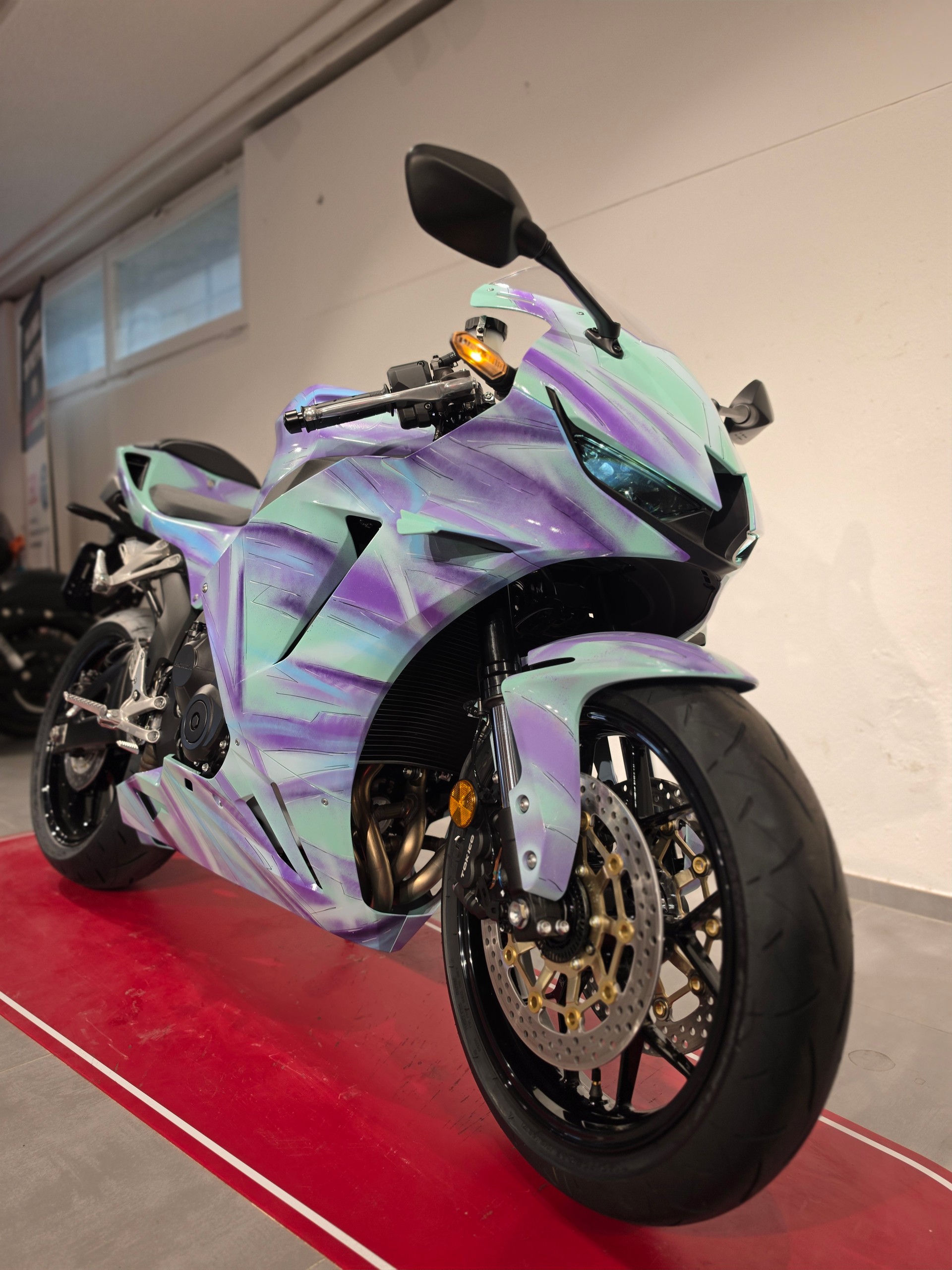HONDA CBR 600 RR-showroom-element-3