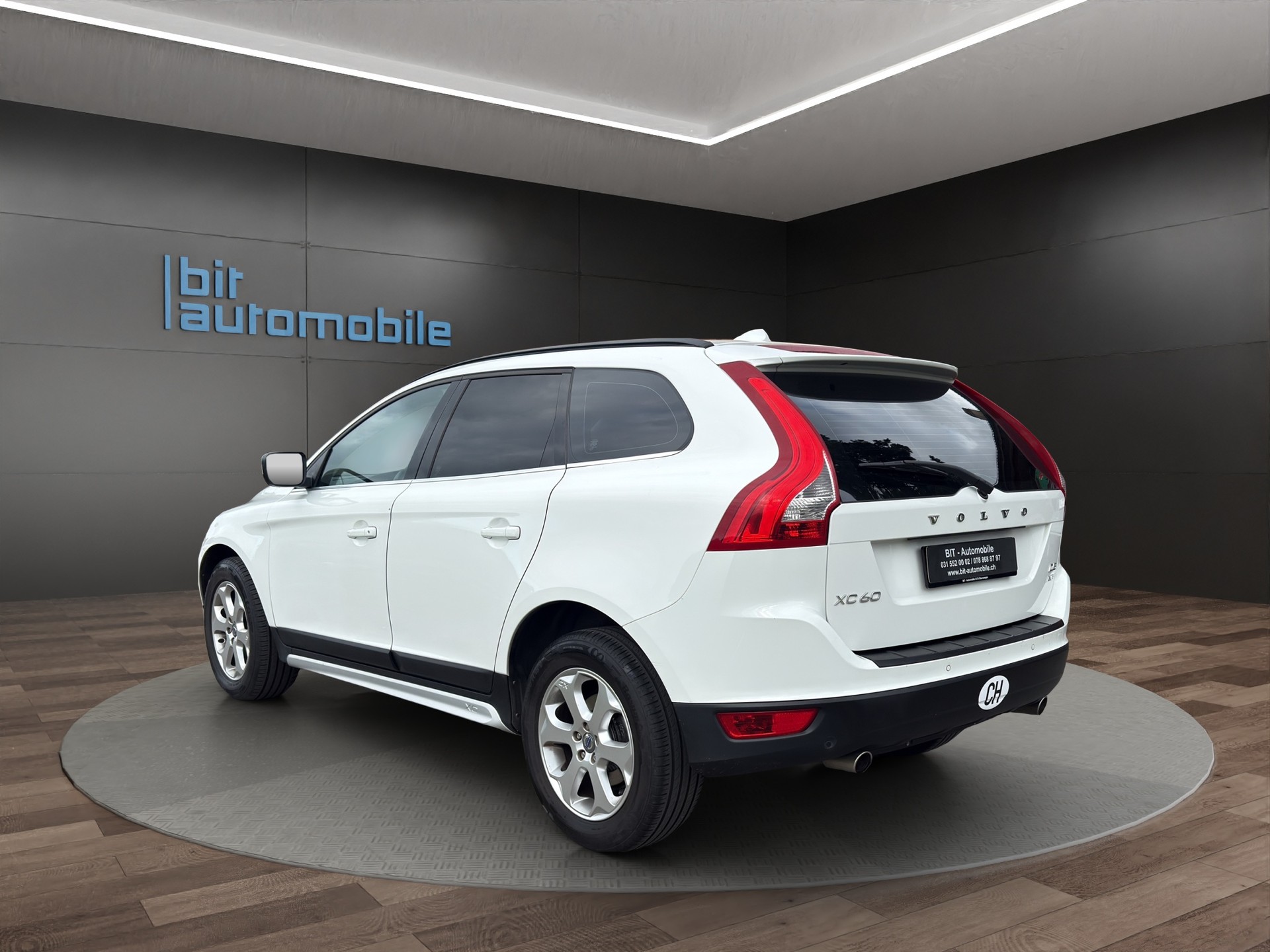 VOLVO XC60 D5 AWD R-Design Edition Geartronic-image-4