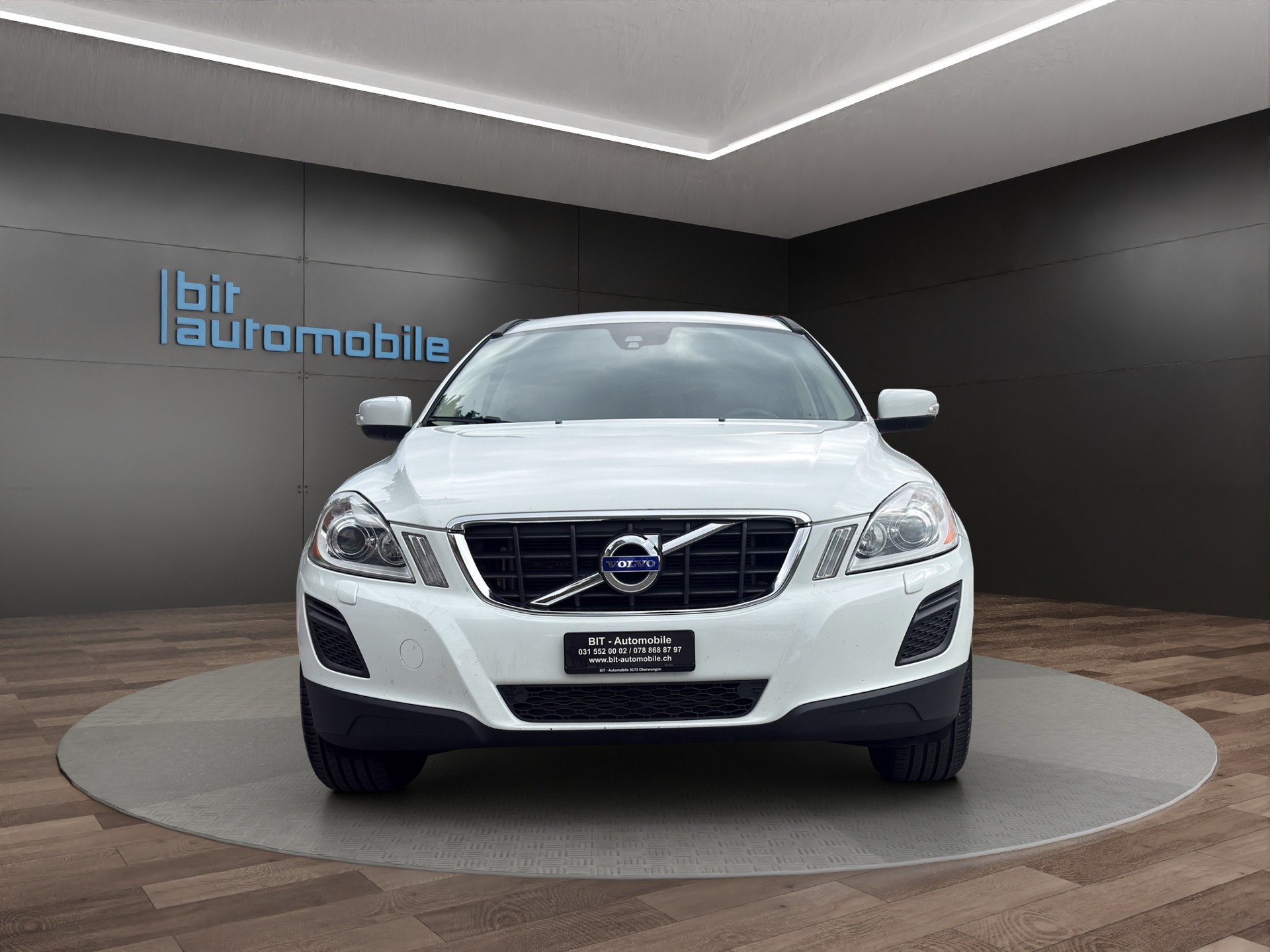 VOLVO XC60 D5 AWD R-Design Edition Geartronic-image-1