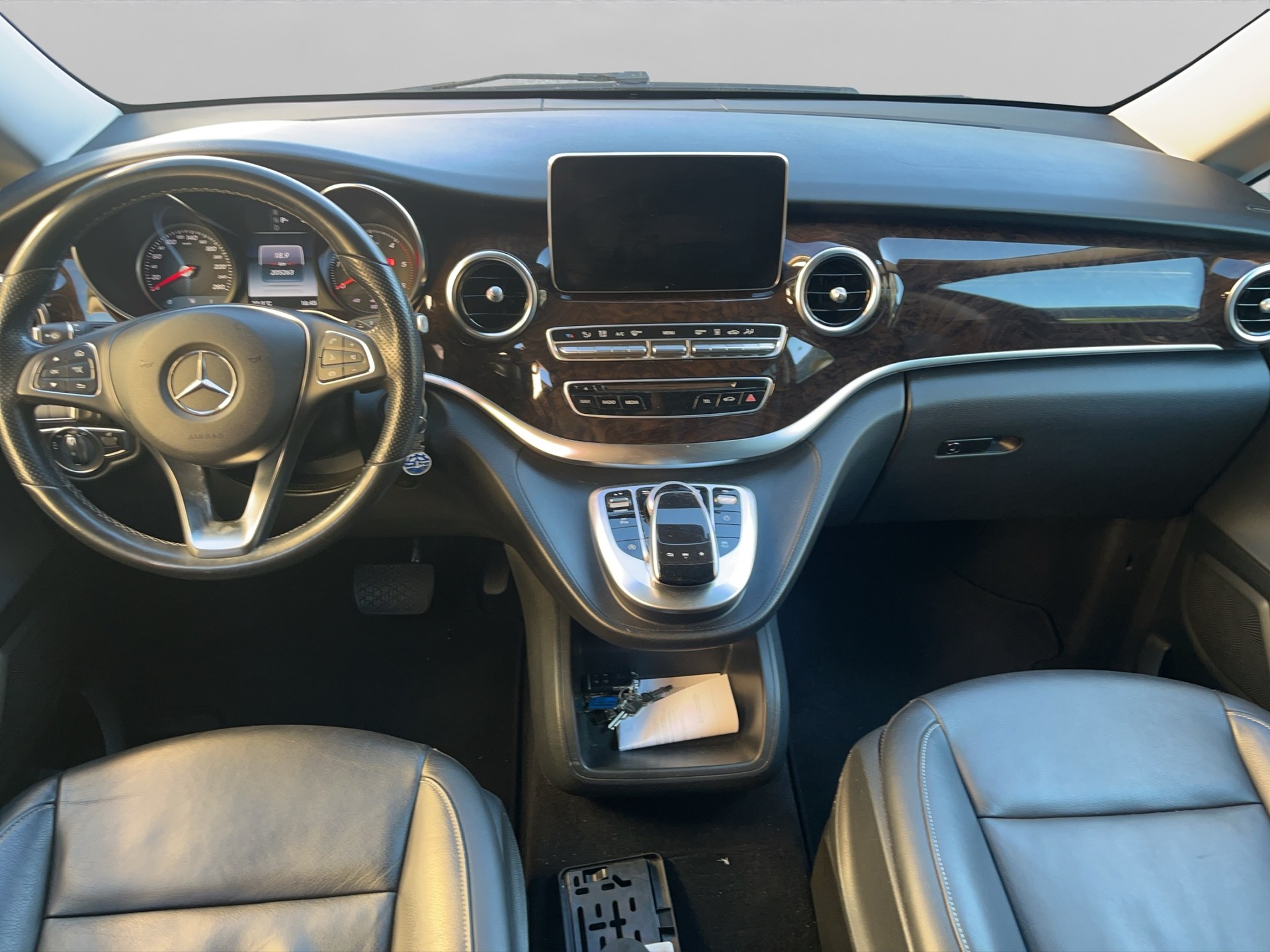 MERCEDES-BENZ V 250 d Avantgarde ex-lang 4Matic 7G-Tronic-image-8