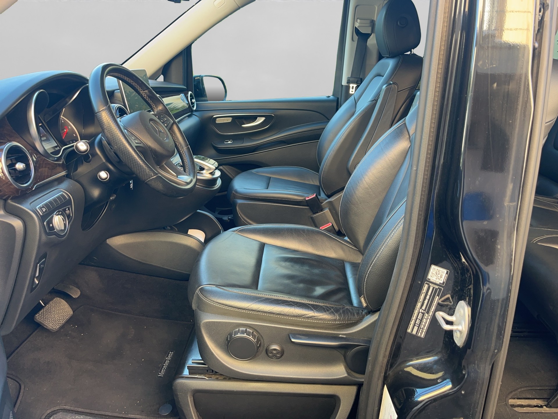 MERCEDES-BENZ V 250 d Avantgarde ex-lang 4Matic 7G-Tronic-image-11
