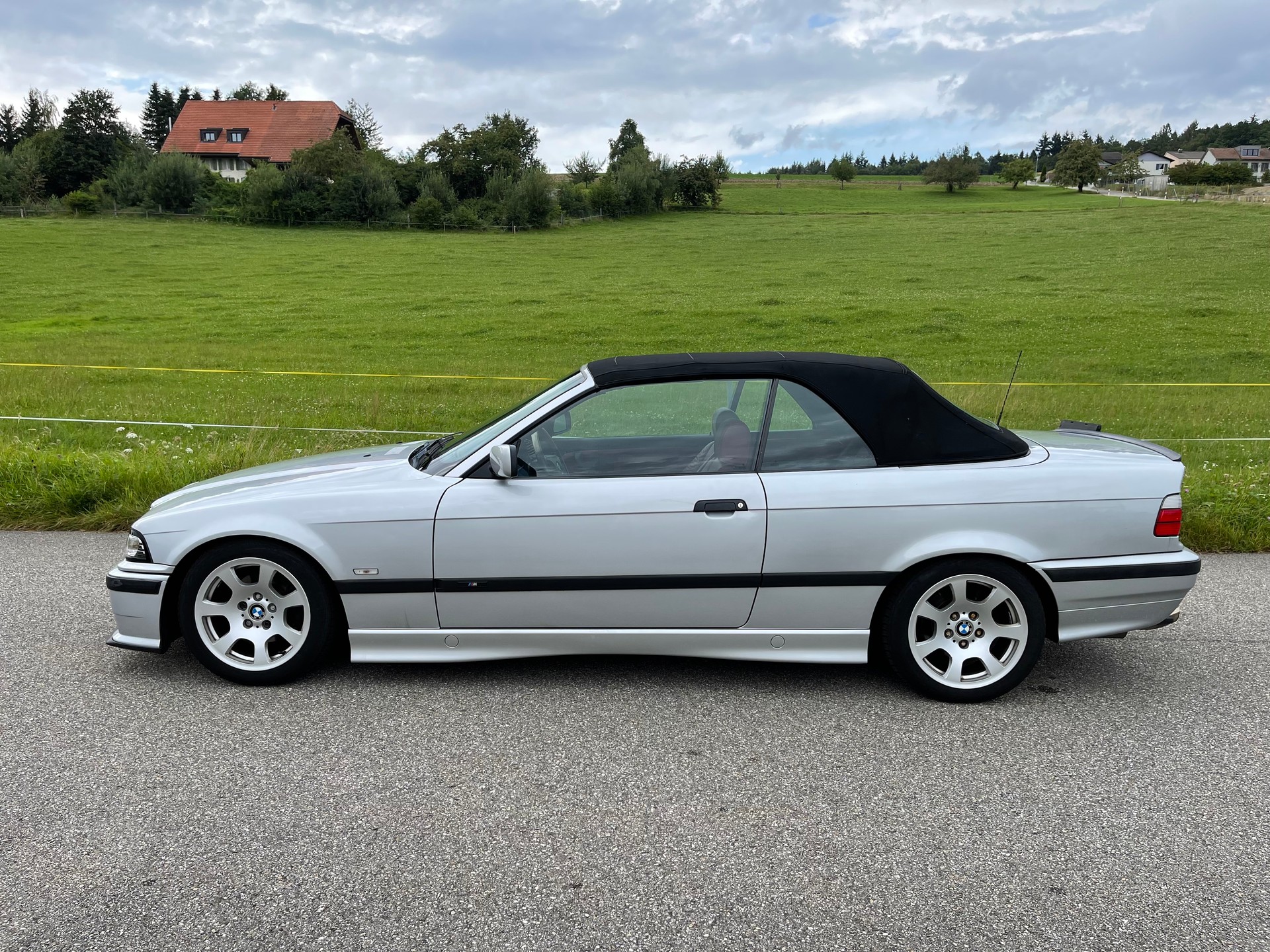 BMW 318i Cabrio Sport-image-2