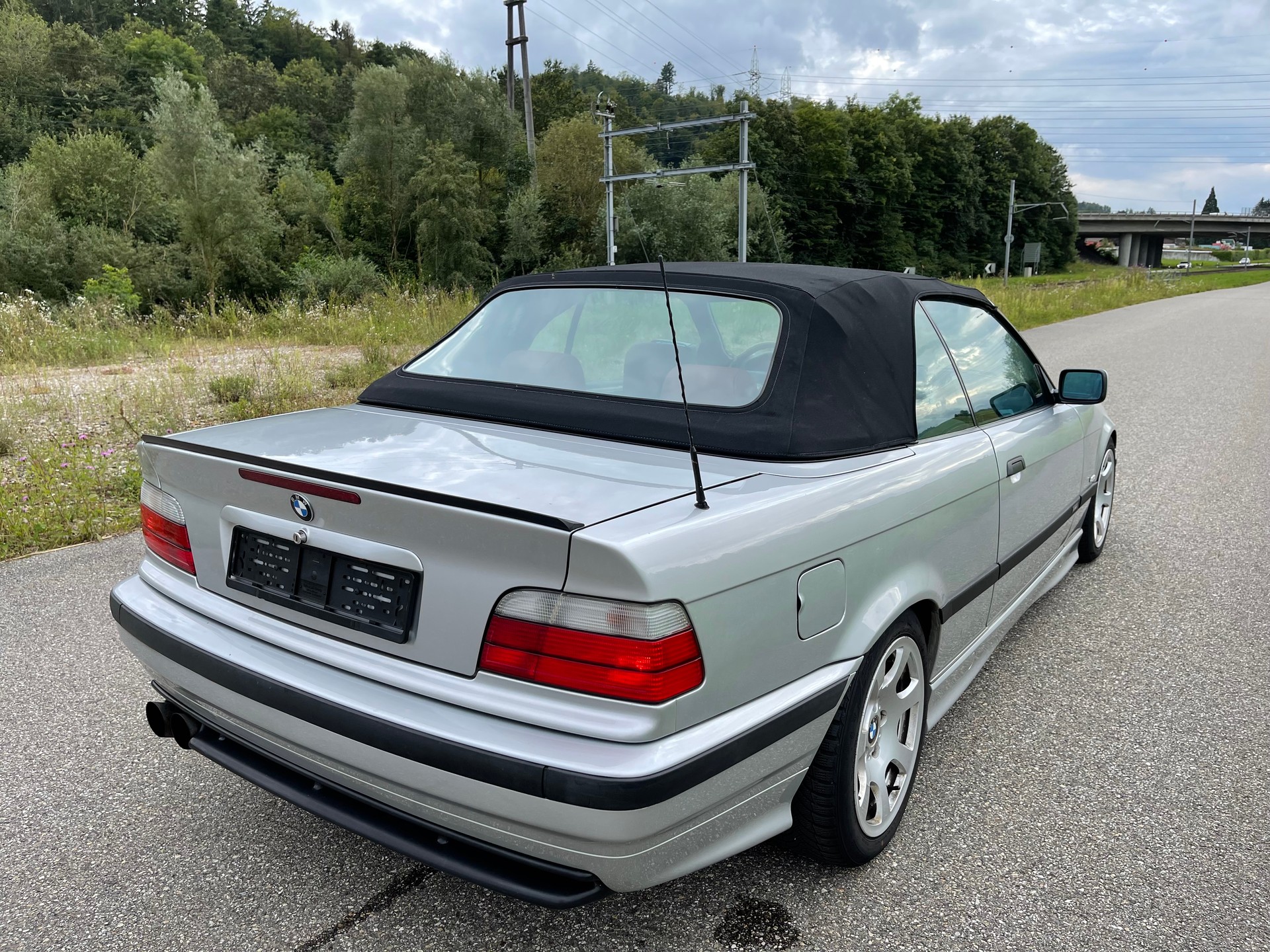 BMW 318i Cabrio Sport-image-3