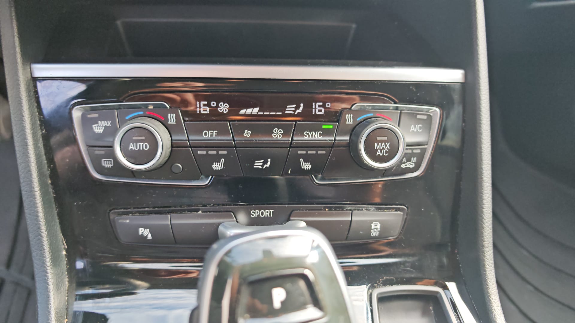 BMW 218d xDrive Gran Tourer Sport Line-image-9