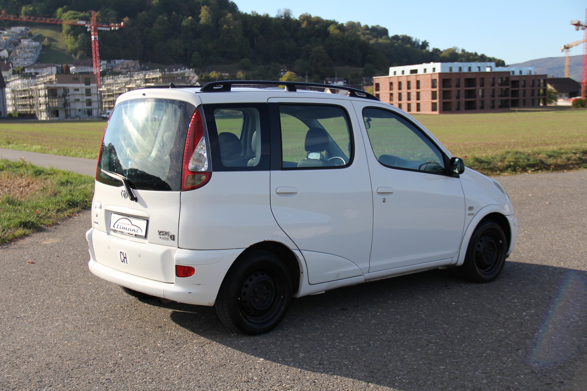 TOYOTA Yaris Verso 1.3 Linea Sol-image-4