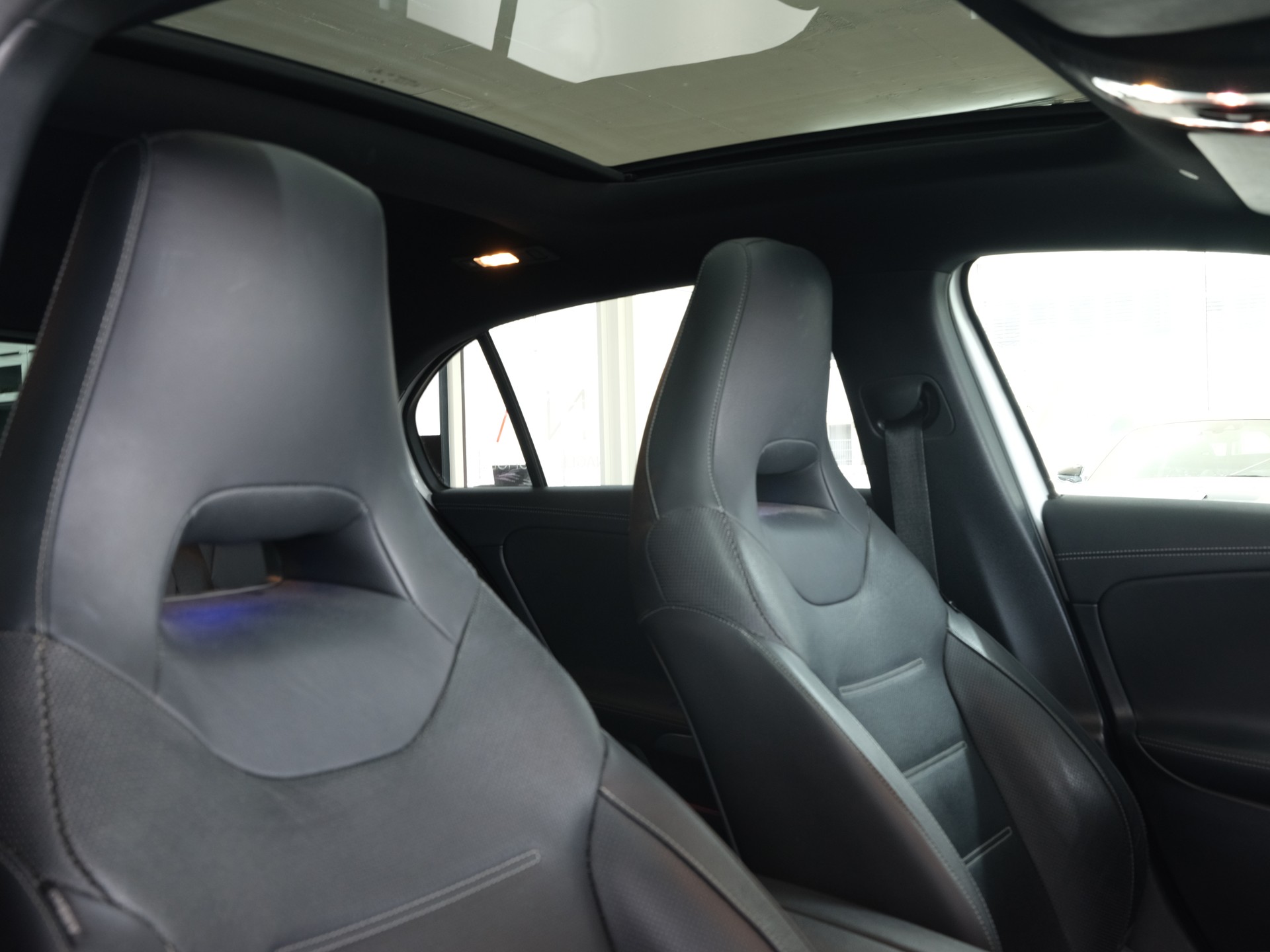 MERCEDES-BENZ A 45 S AMG 4Matic+ Edition 1 Speedshift *AMG Performance* *360 Kamera* *Panorama*-image-26