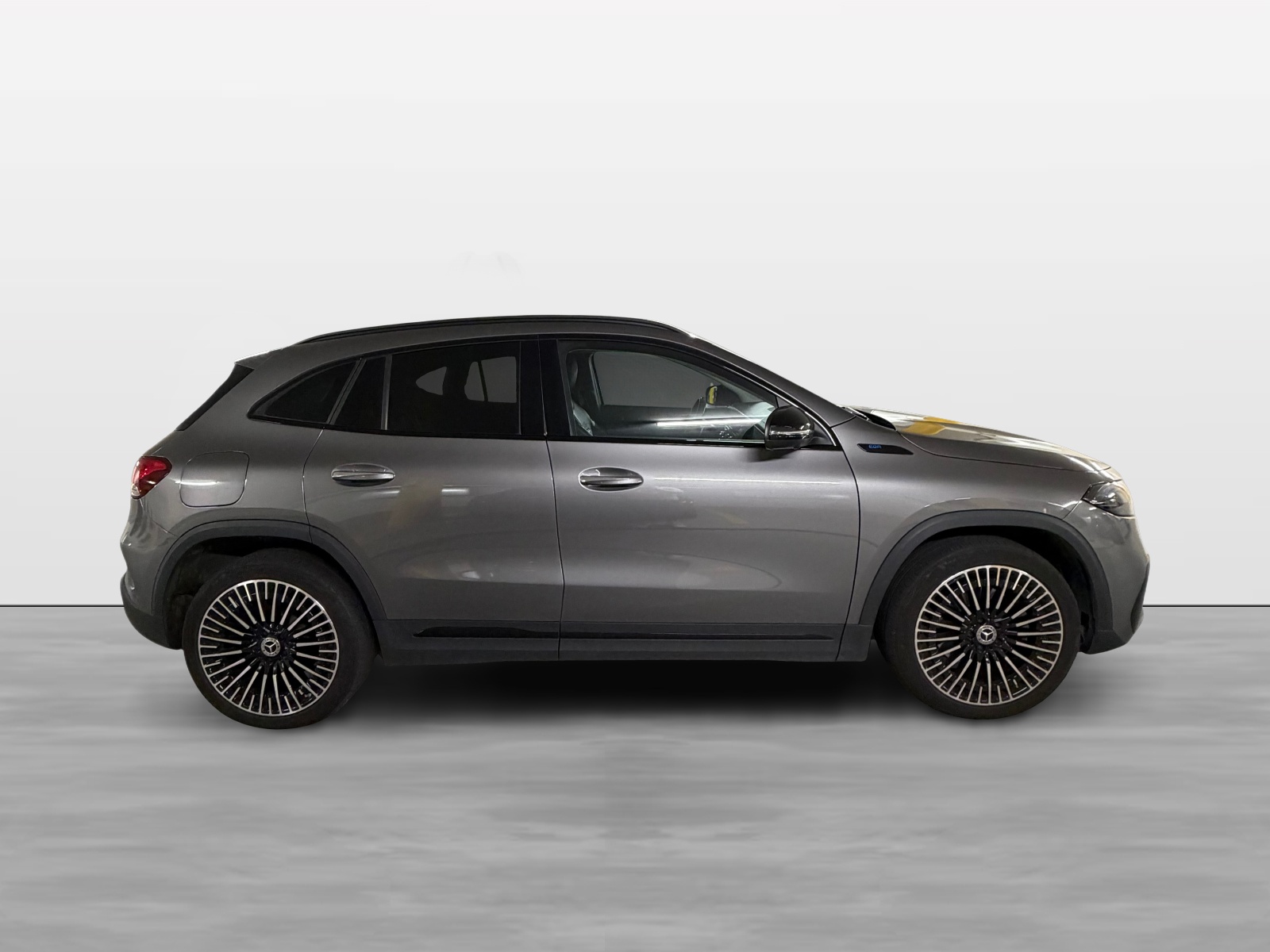 MERCEDES-BENZ EQA 350 AMG Line 4Matic-showroom-element-3