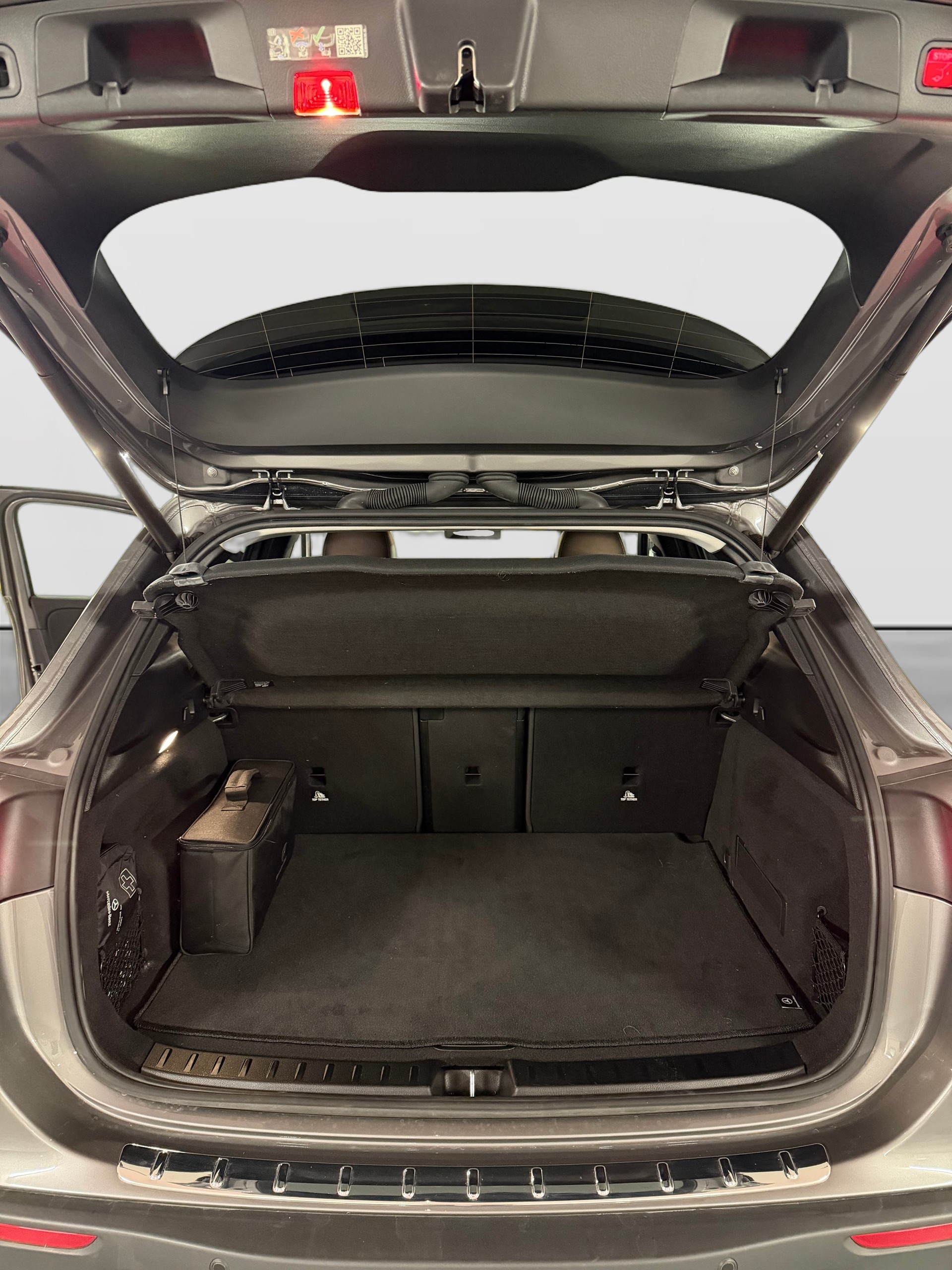 MERCEDES-BENZ EQA 350 AMG Line 4Matic-image-17