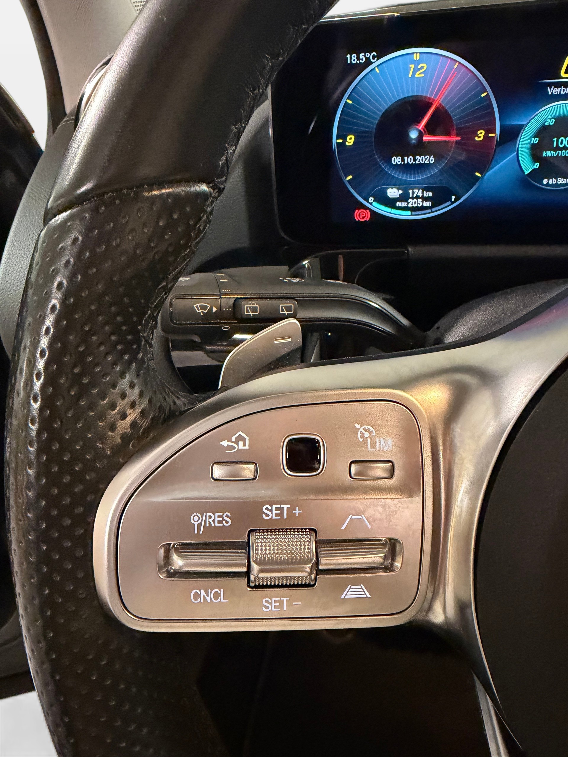 MERCEDES-BENZ EQA 350 AMG Line 4Matic-image-15